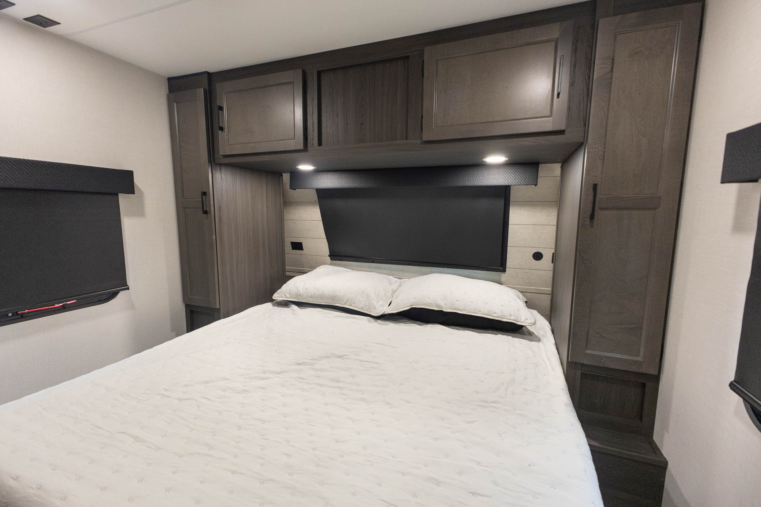 2027 Venture RV SportTrek ST327VIK TRAVEL TRAILER