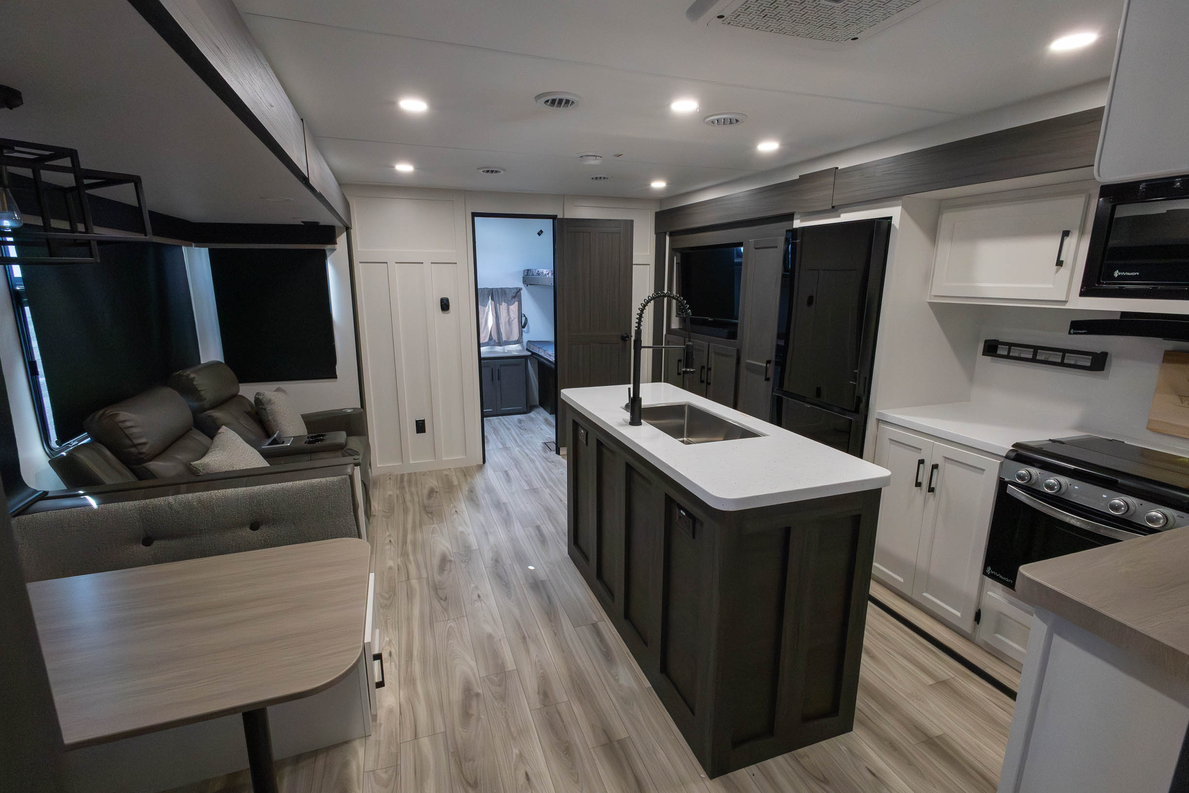 2027 Venture RV SportTrek Touring Edition STT343VIB TRAVEL TRAILER