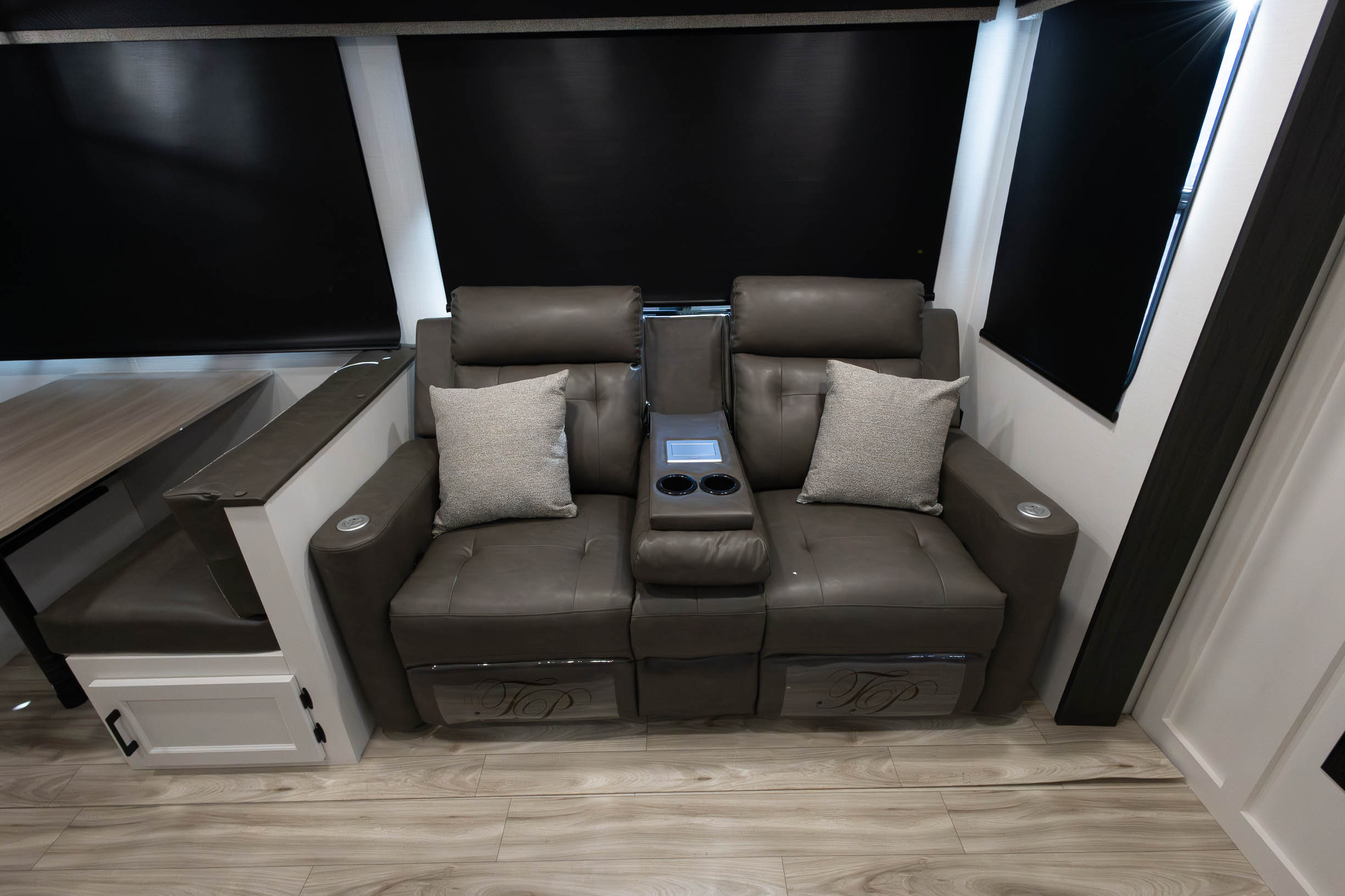 2027 Venture RV SportTrek Touring Edition STT343VIB TRAVEL TRAILER