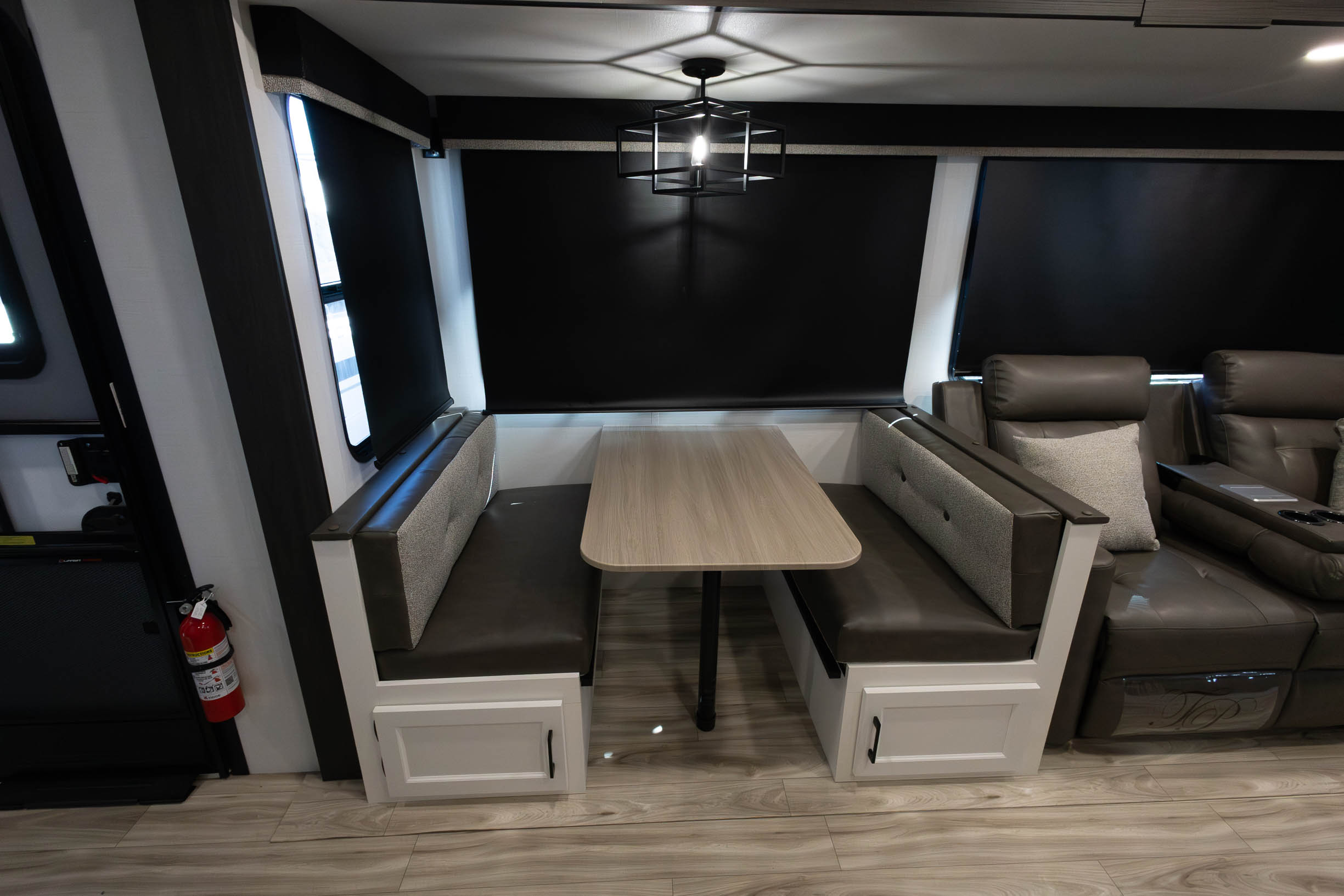 2027 Venture RV SportTrek Touring Edition STT343VIB TRAVEL TRAILER