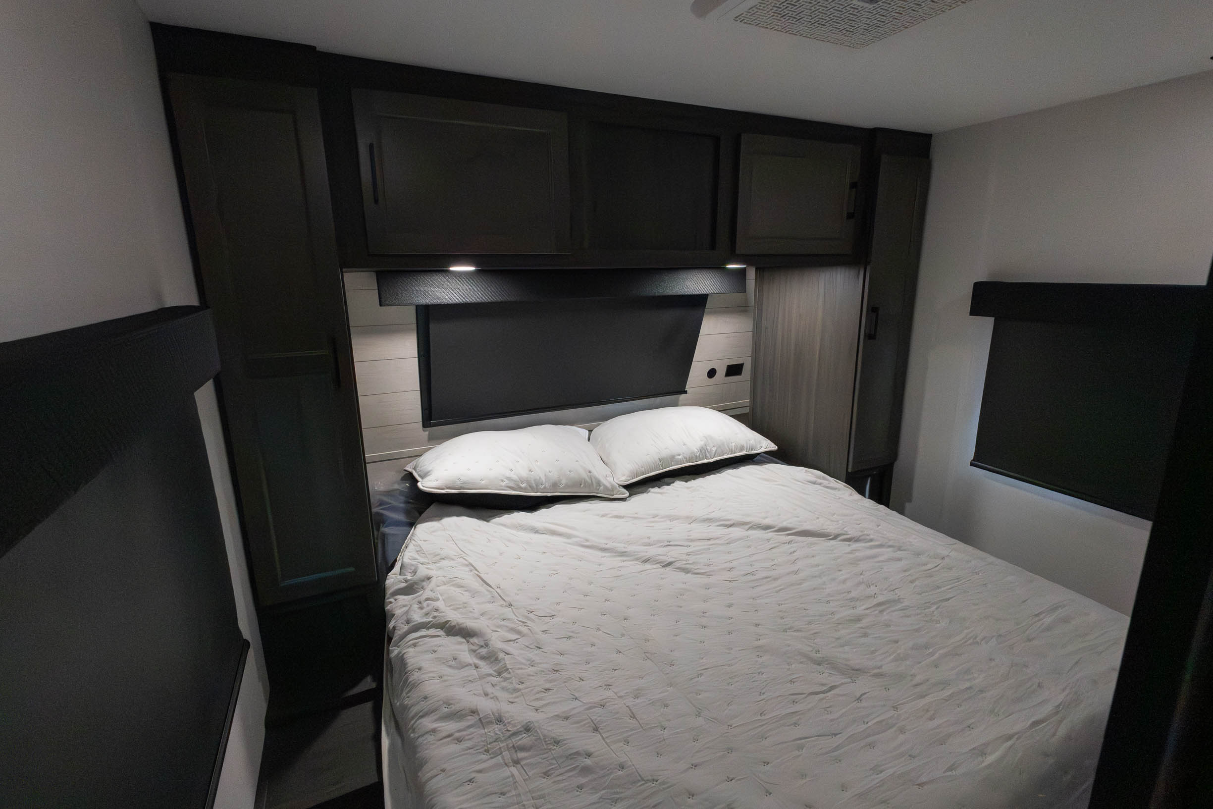 2027 Venture RV SportTrek ST333VIK TRAVEL TRAILER