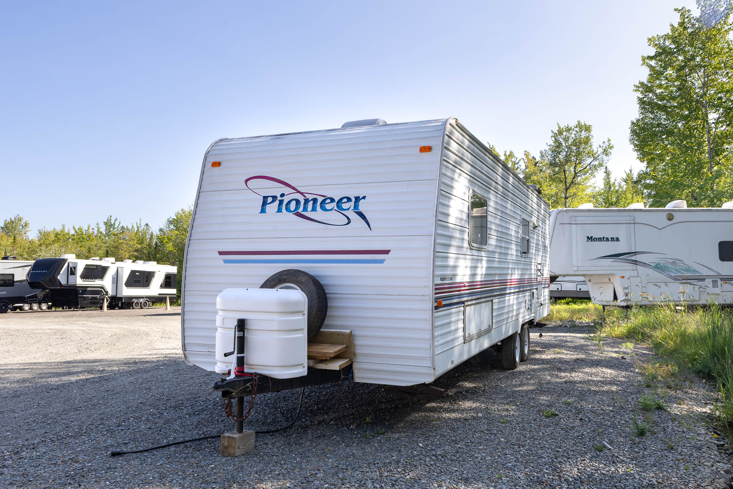 2002 Fleetwood Pioneer 26T6 TRAVEL TRAILER