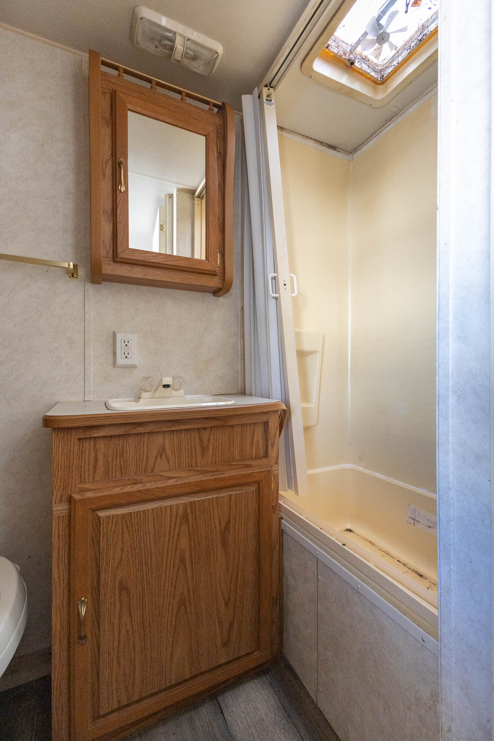 2002 Fleetwood Pioneer 26T6 TRAVEL TRAILER