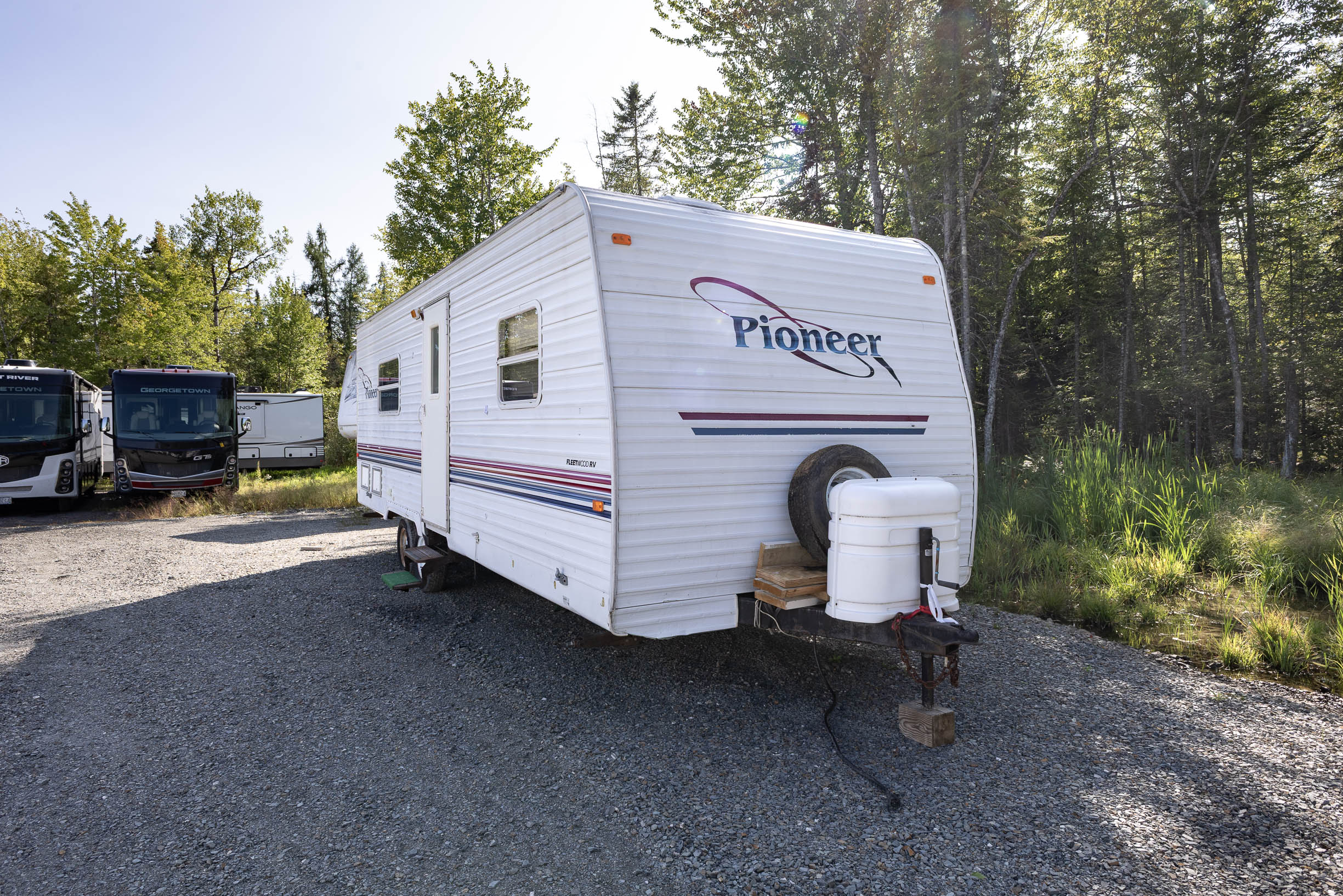 2002 Fleetwood Pioneer 26T6 TRAVEL TRAILER
