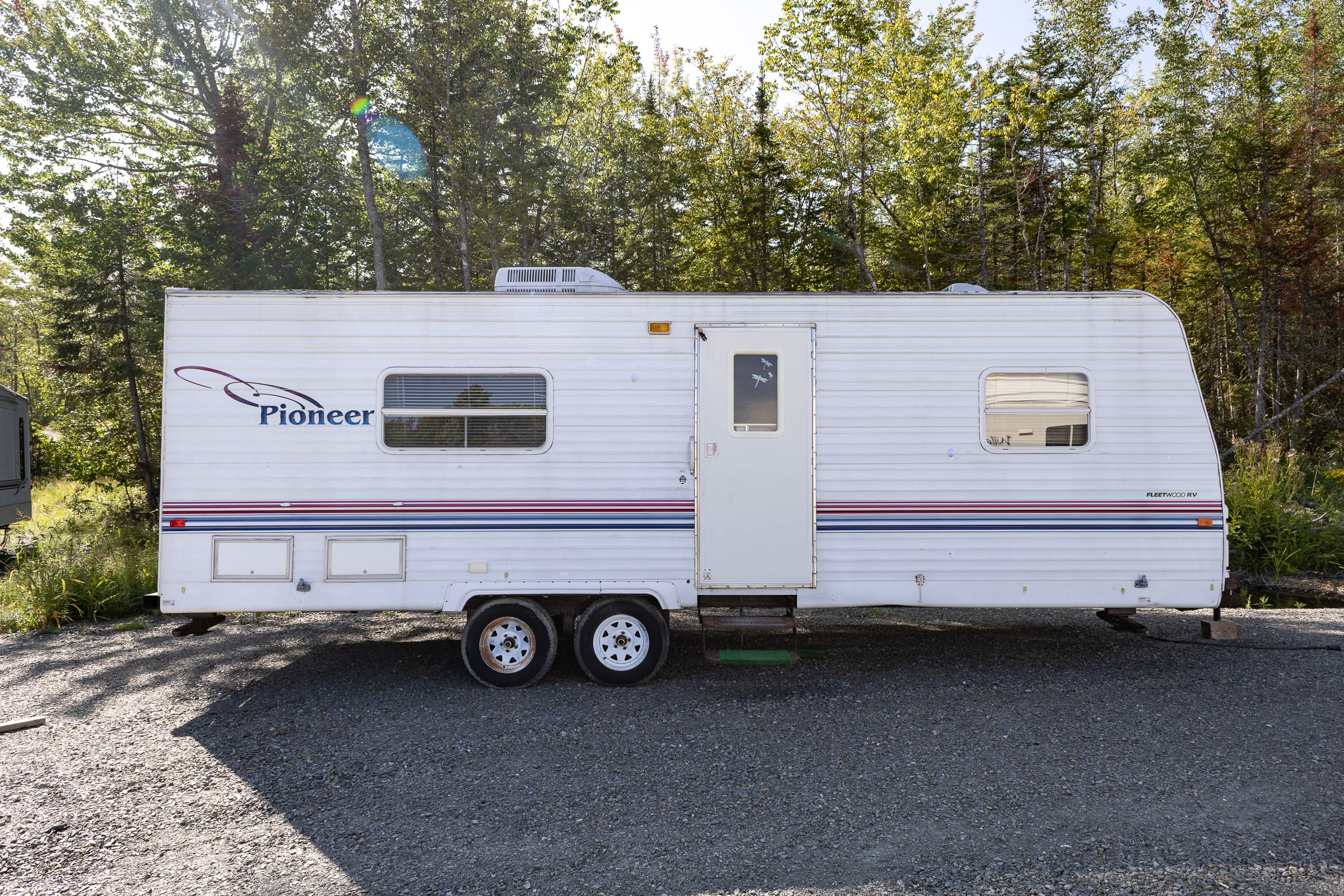 2002 Fleetwood Pioneer 26T6 TRAVEL TRAILER
