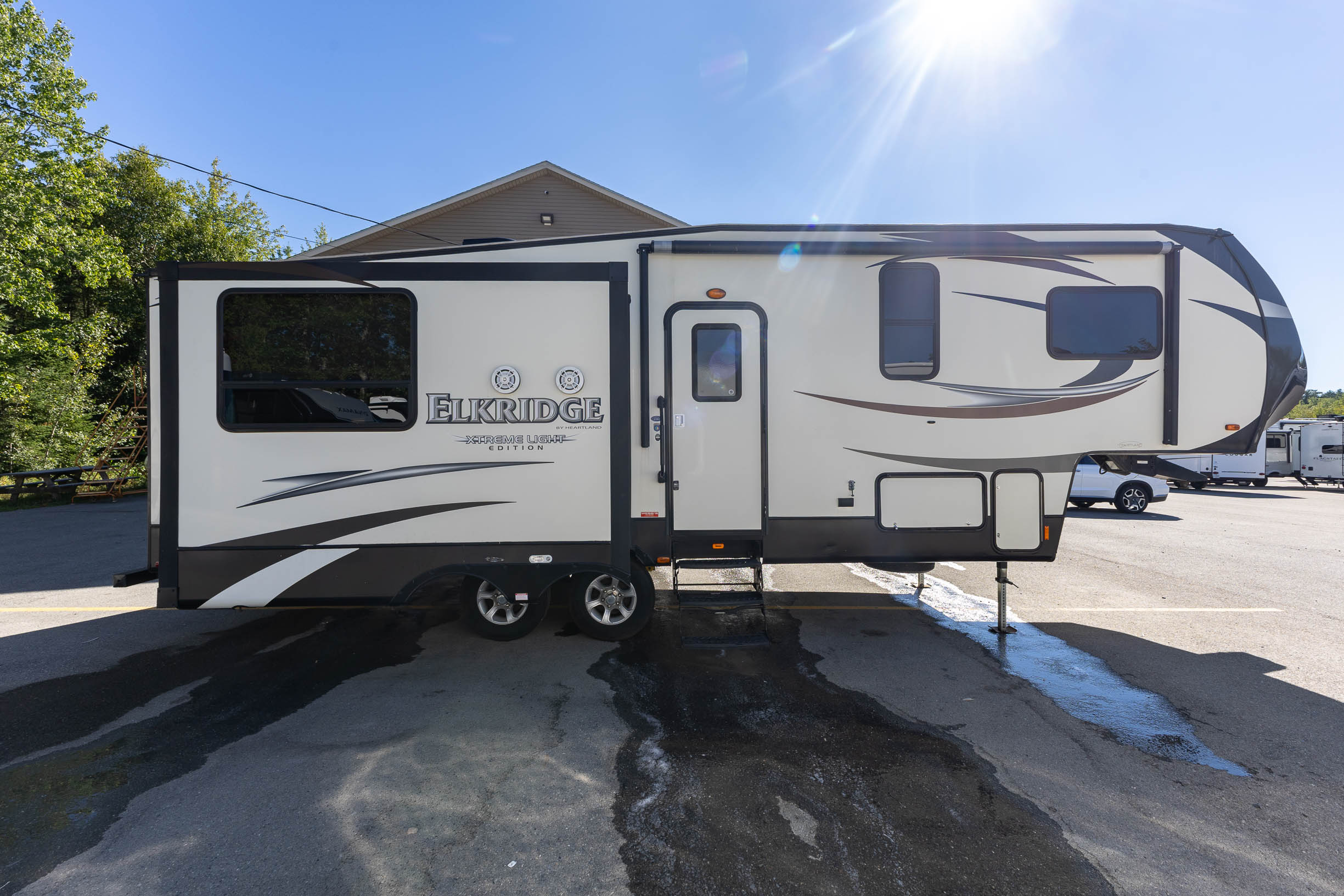 2015 Heartland ElkRidge Extreme Light FIFTH WHEEL