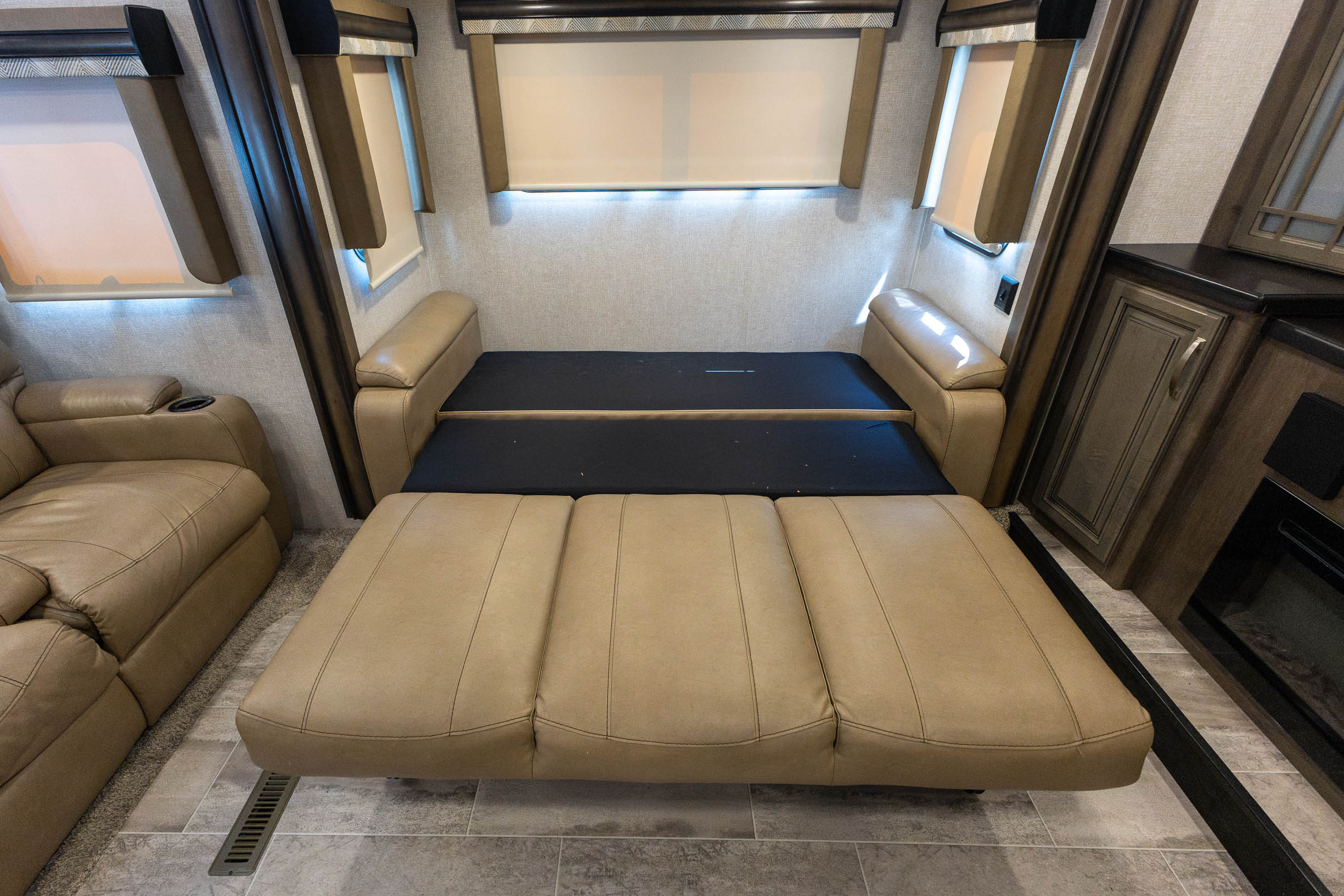 2018 Keystone RV Montana FIFTH WHEEL