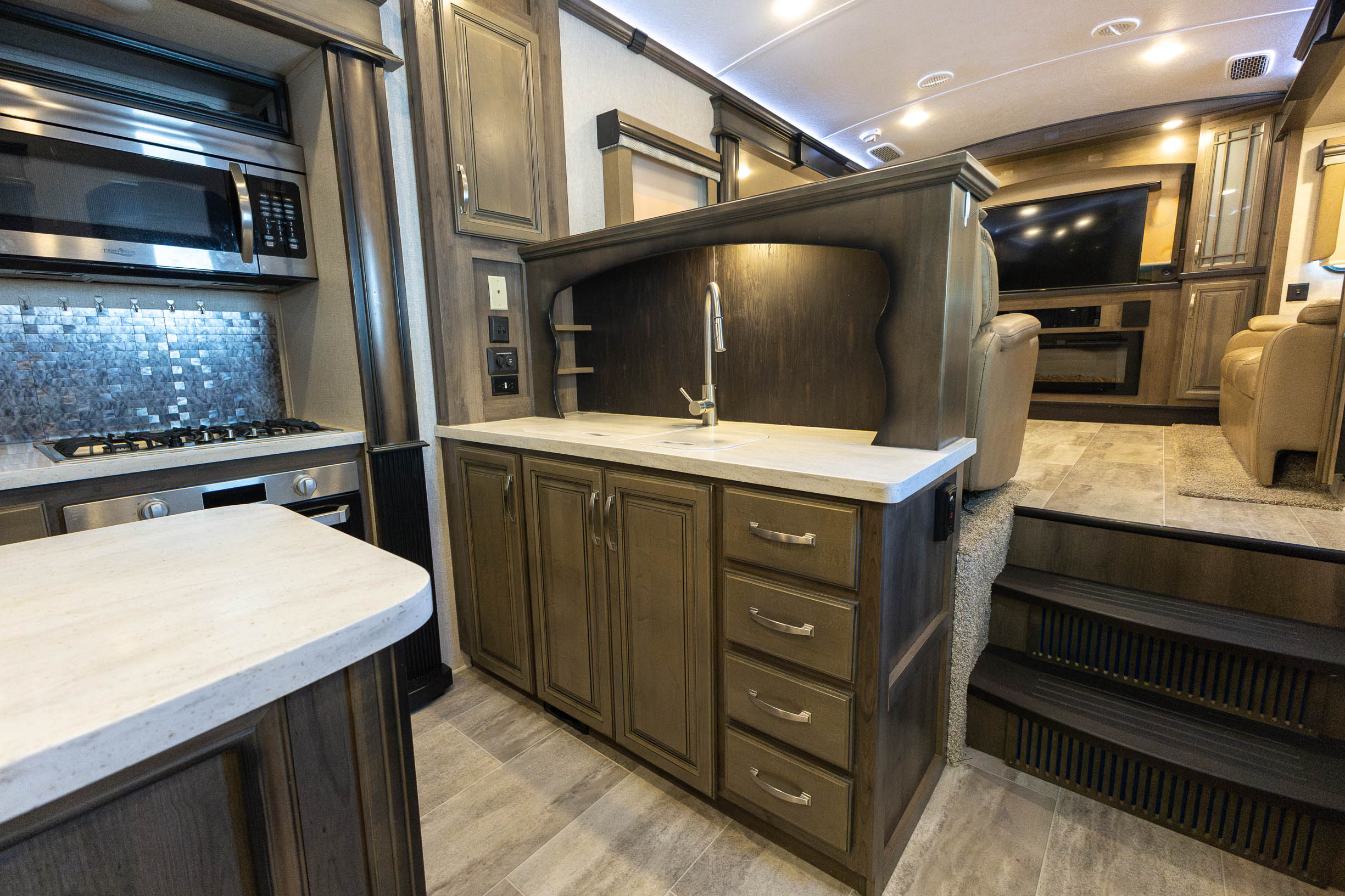 2018 Keystone RV Montana FIFTH WHEEL
