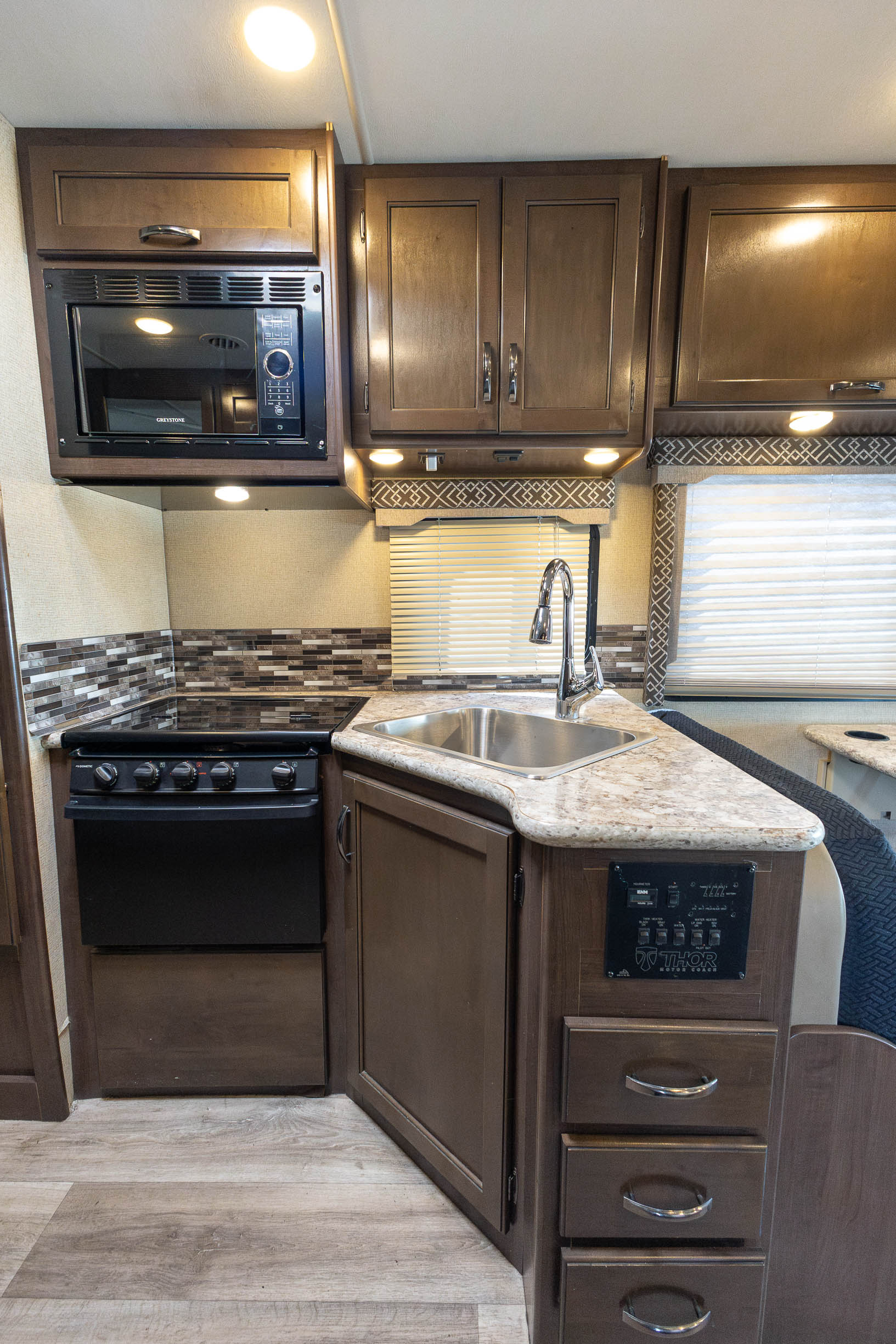 2018 Thor Motor Coach Four Winds CLASS C MOTORHOME