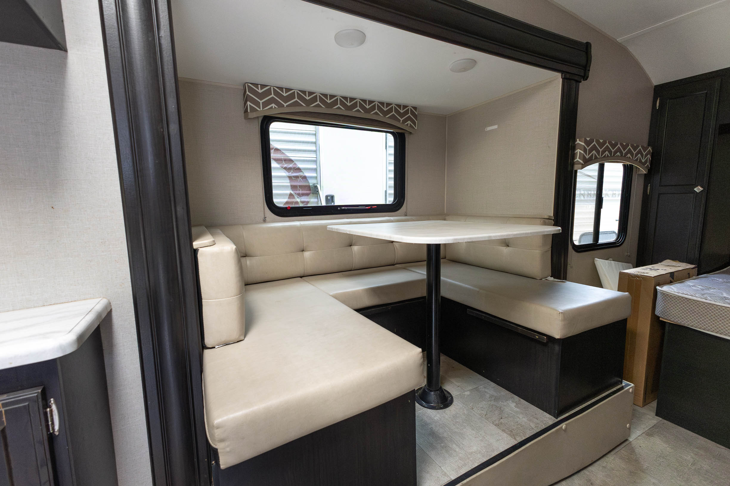 2018 Venture RV Sonic Lite TRAVEL TRAILER