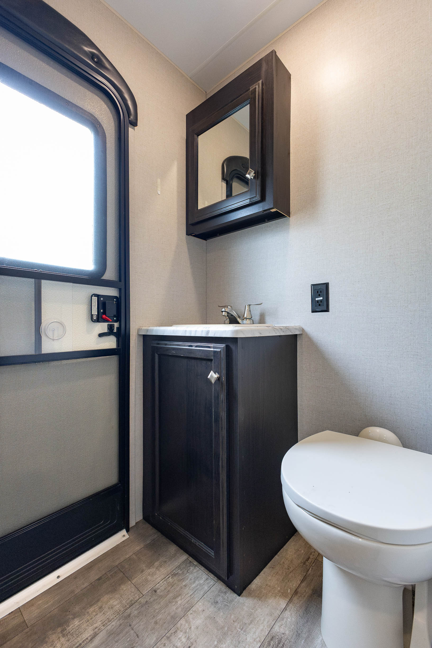 2018 Venture RV SportTrek Touring Edition TRAVEL TRAILER