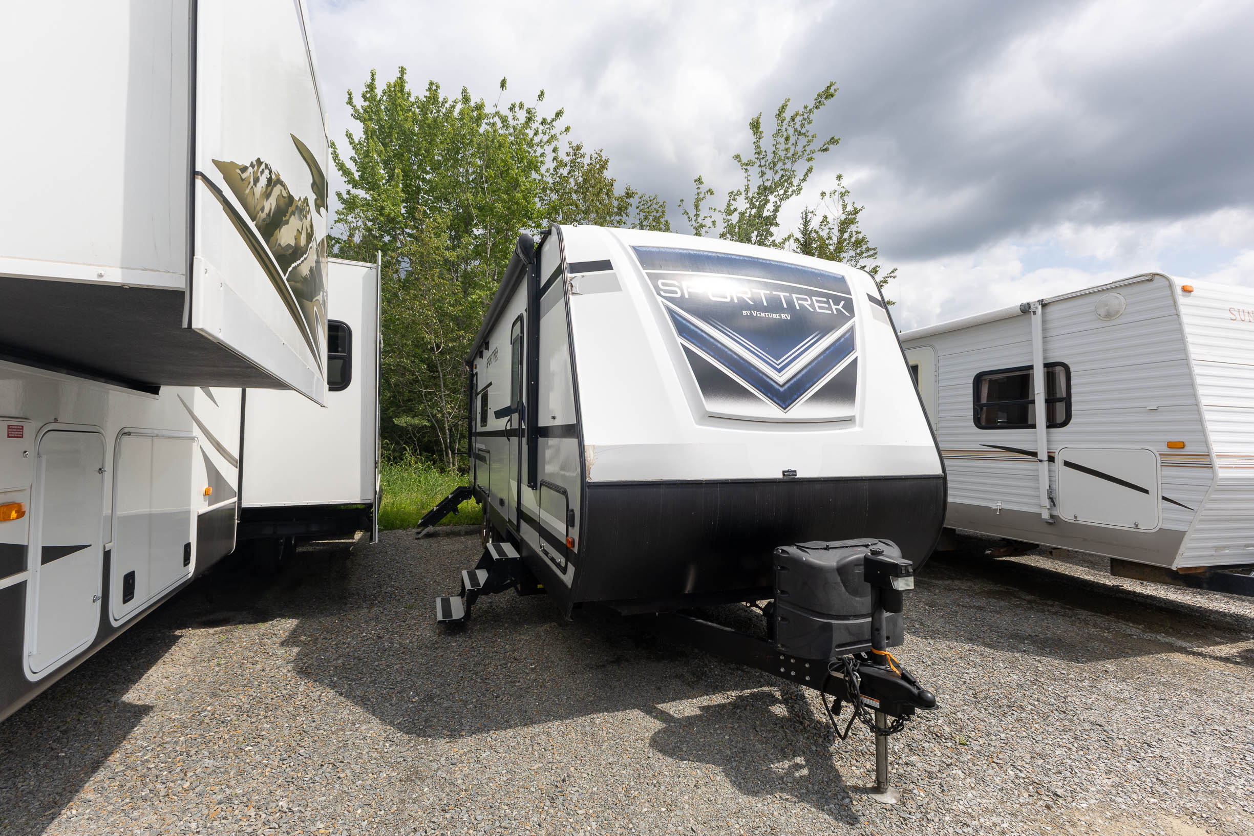 2019 Venture RV SportTrek TRAVEL TRAILER