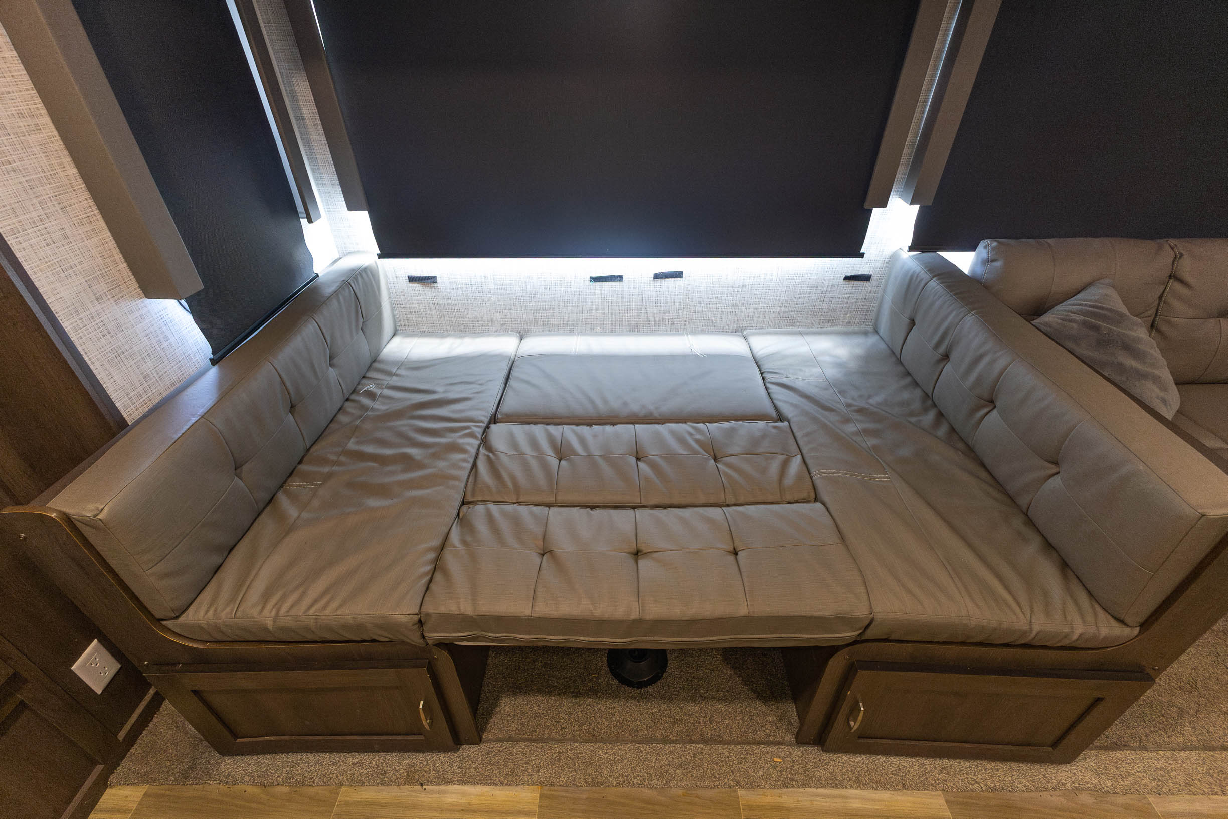 2020 Forest River Wildwood Midwest 30KQBSS TRAVEL TRAILER