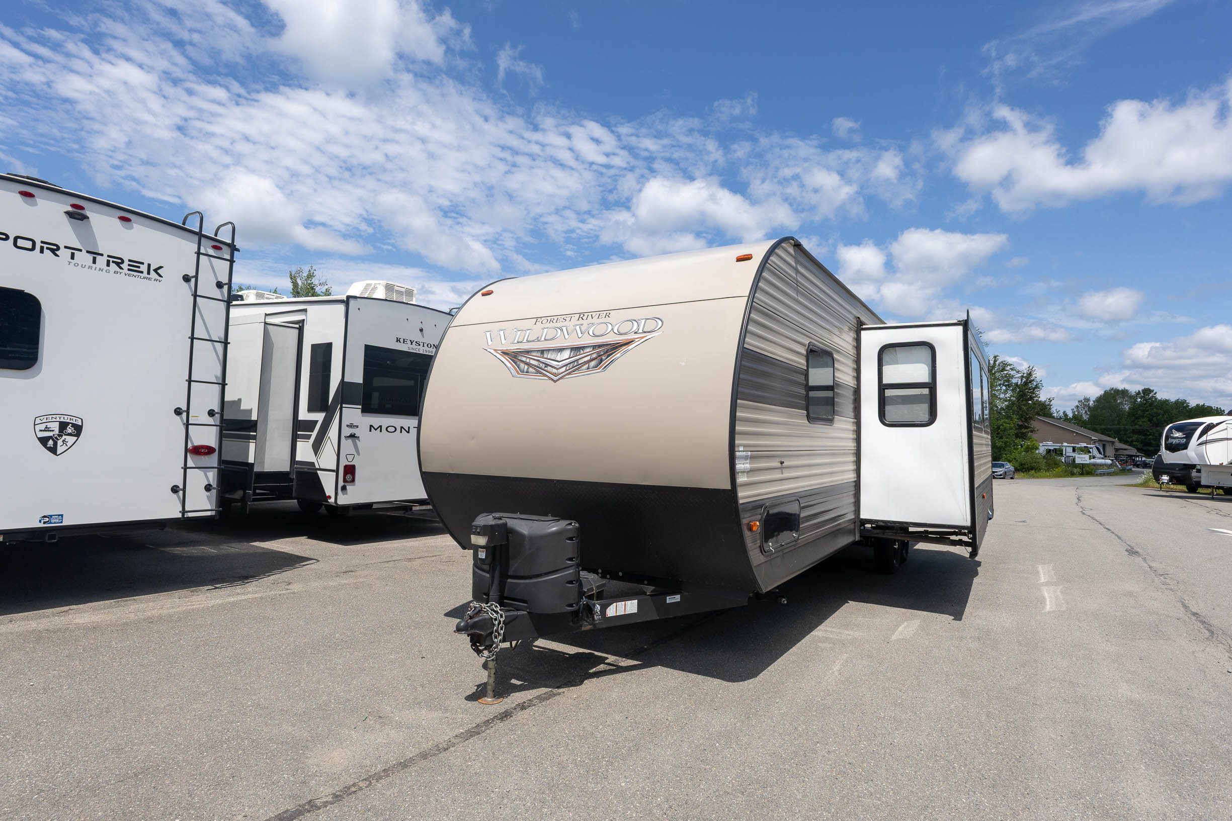 2020 Forest River Wildwood Midwest 30KQBSS TRAVEL TRAILER