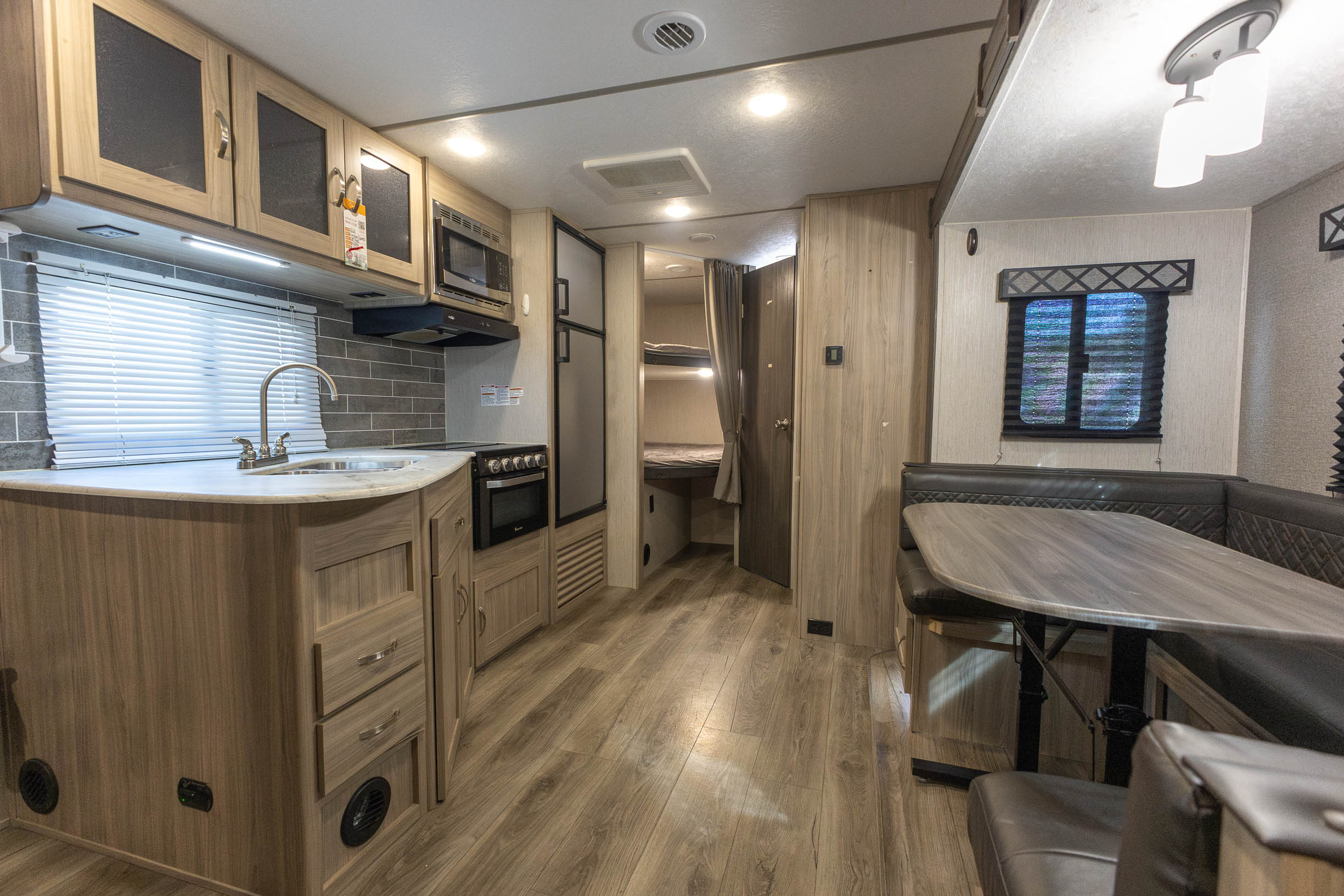 2021 Coachmen Freedom Express Ultra Lite 257BHS TRAVEL TRAILER