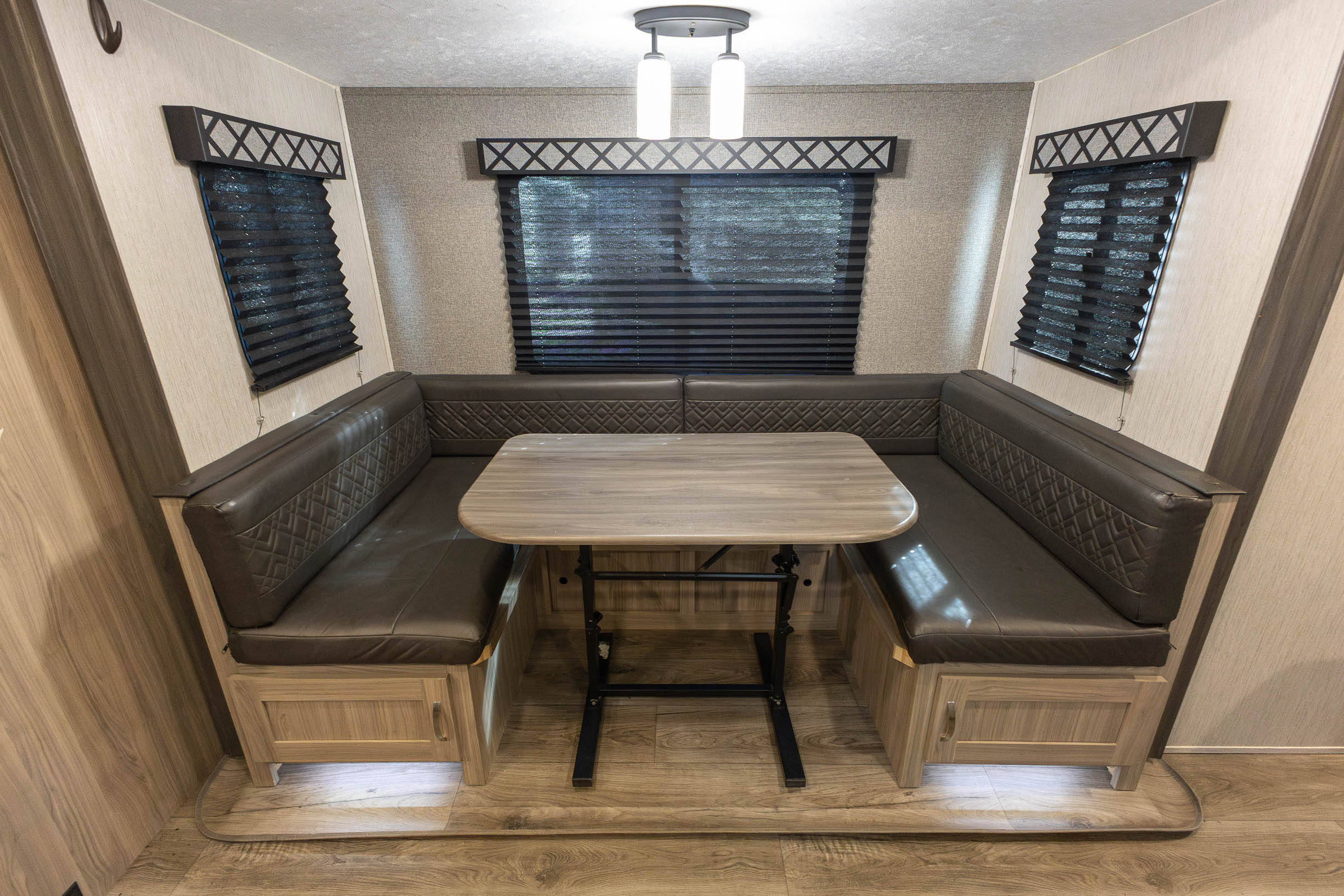 2021 Coachmen Freedom Express Ultra Lite 257BHS TRAVEL TRAILER
