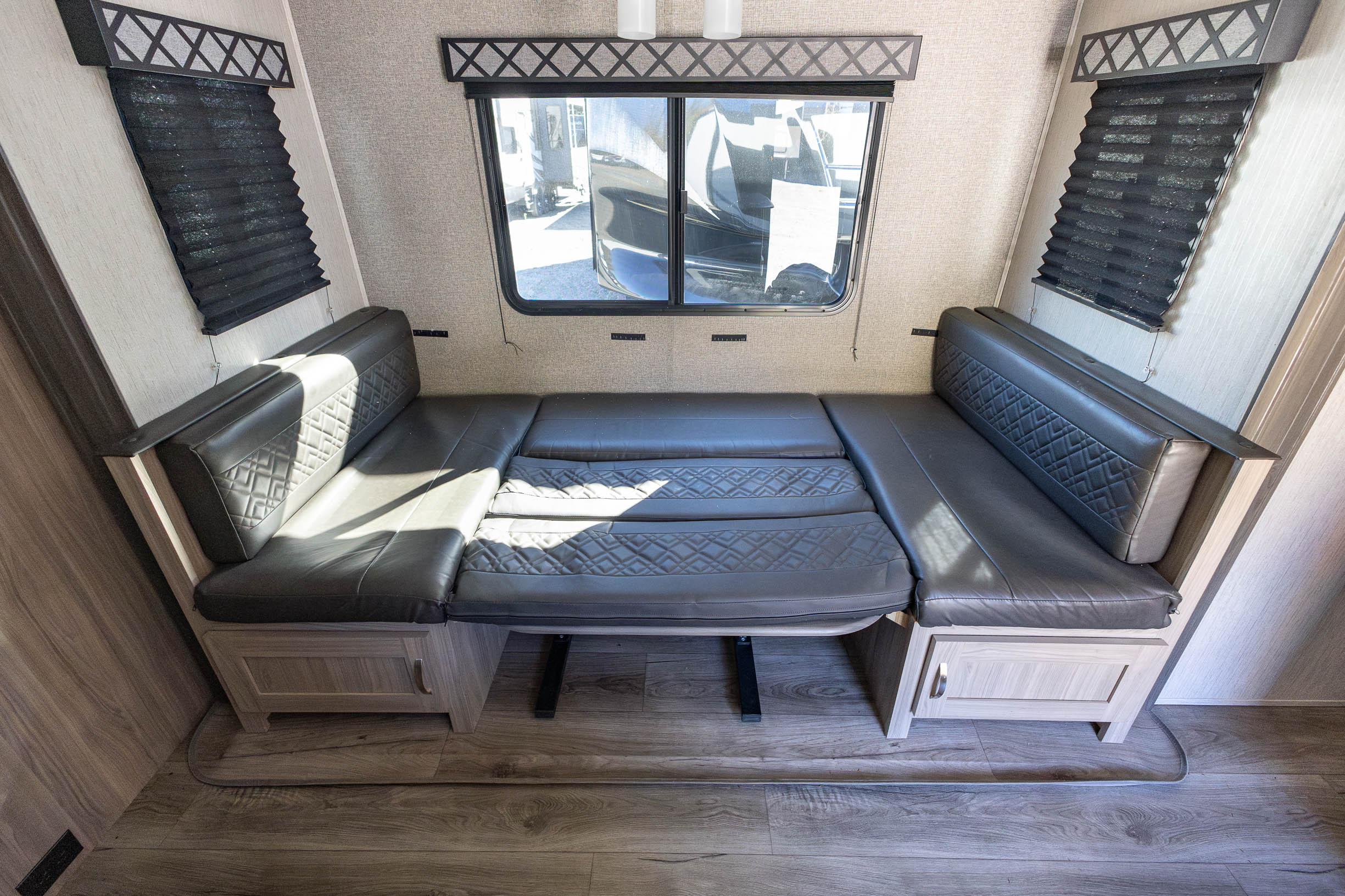 2021 Coachmen Freedom Express Ultra Lite 257BHS TRAVEL TRAILER