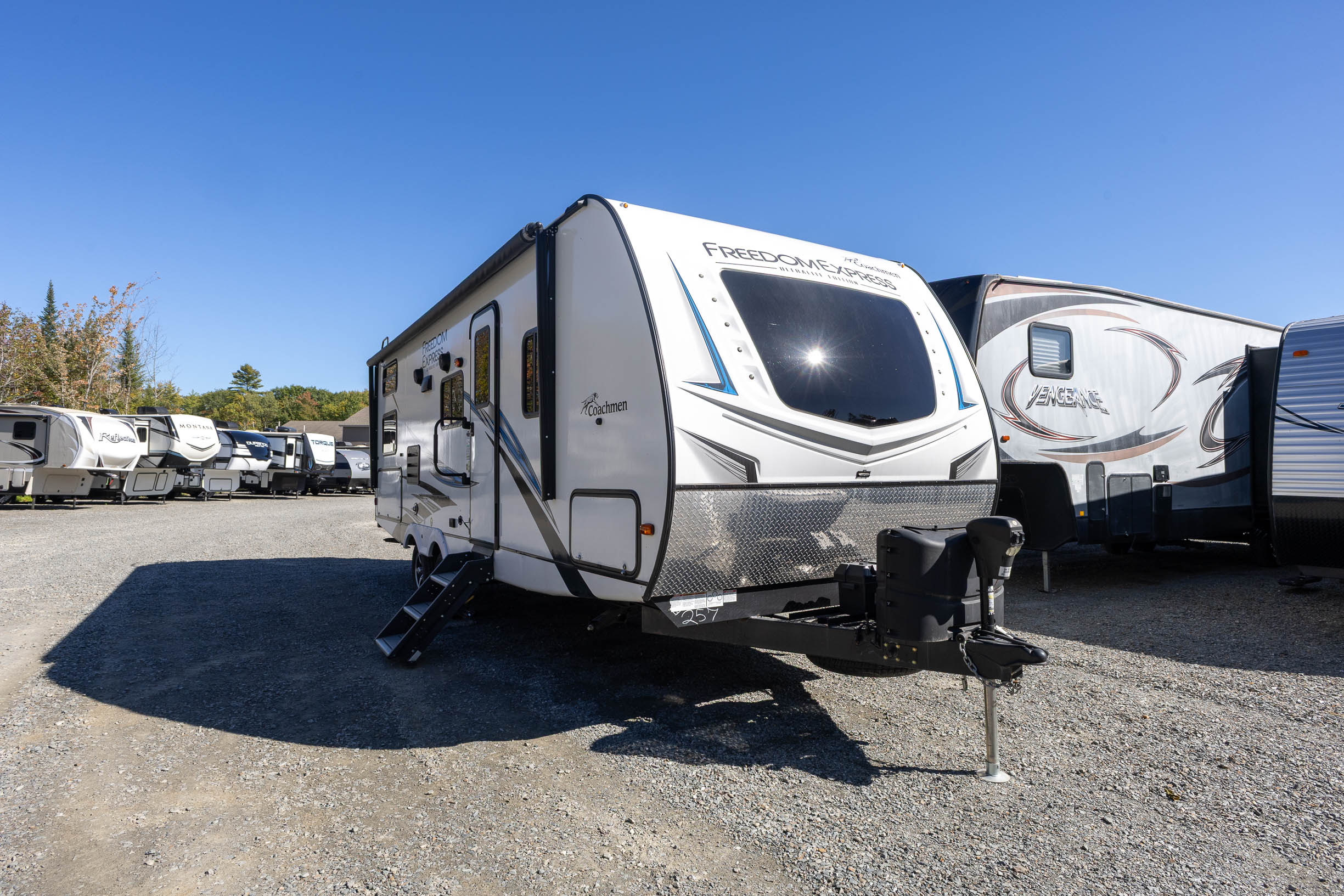 2021 Coachmen Freedom Express Ultra Lite 257BHS TRAVEL TRAILER