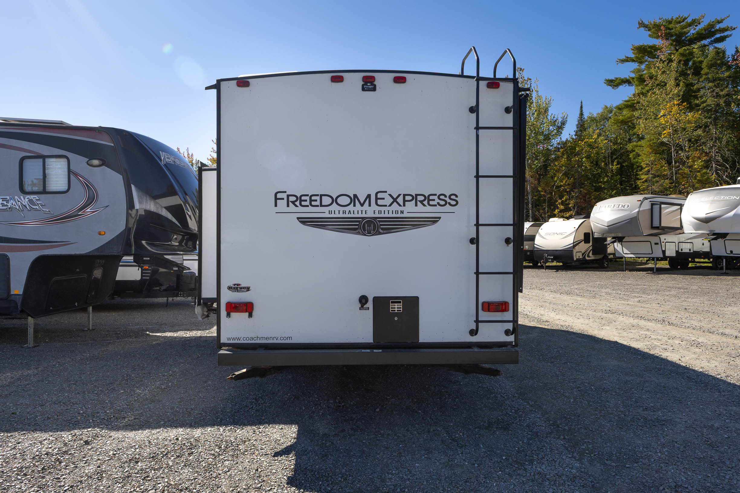 2021 Coachmen Freedom Express Ultra Lite 257BHS TRAVEL TRAILER