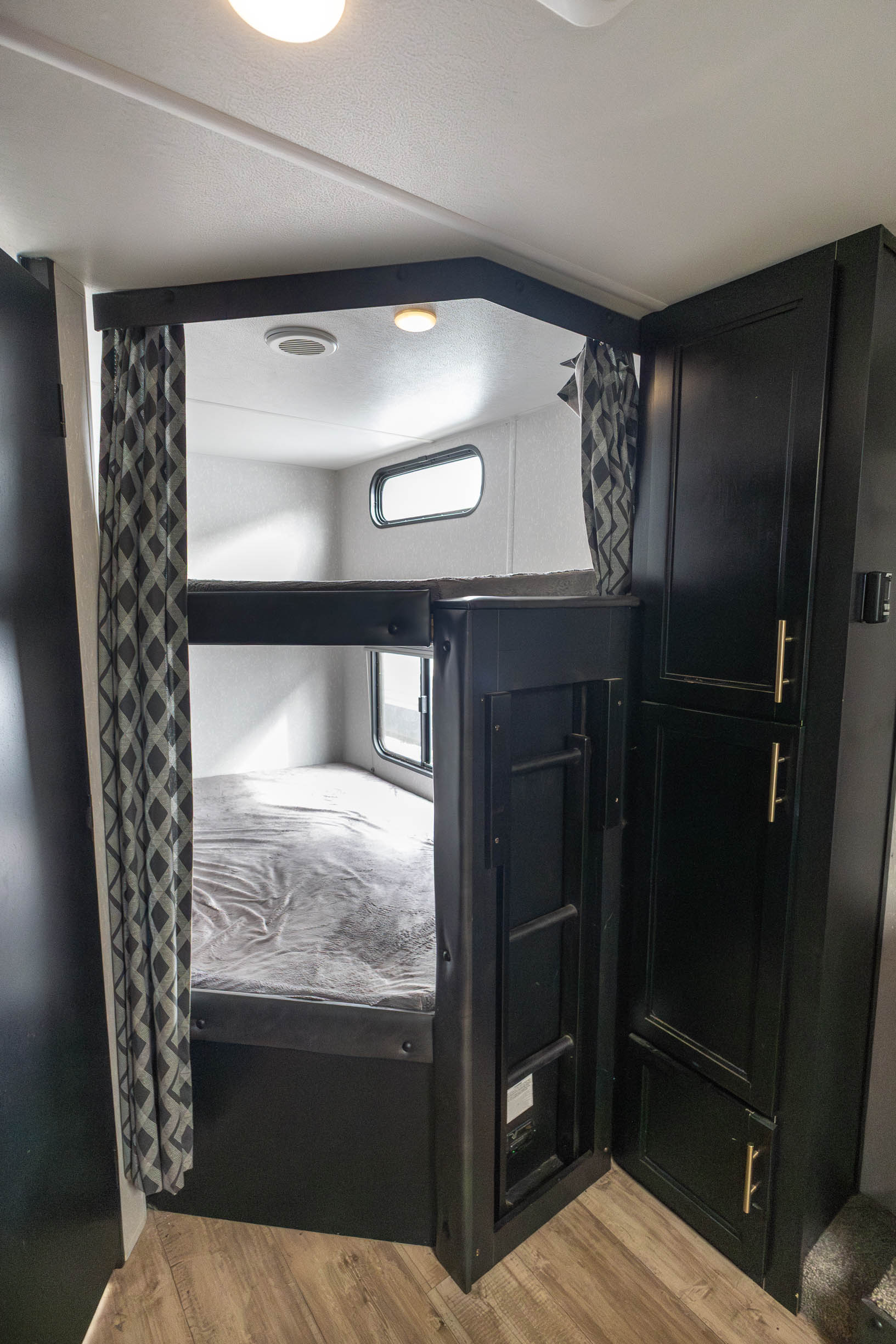 2021 Forest River Grey Wolf 23DBH TRAVEL TRAILER