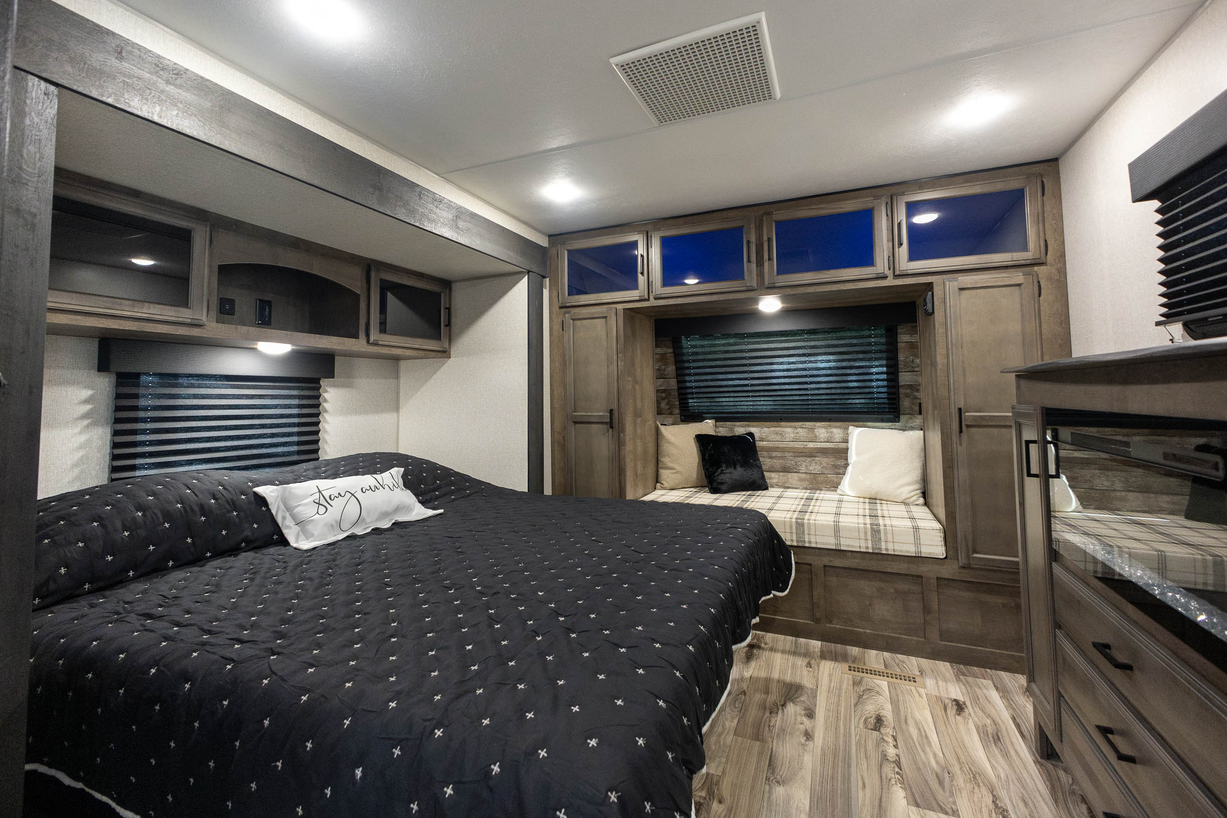 2022 Venture RV SportTrek Touring Edition TRAVEL TRAILER