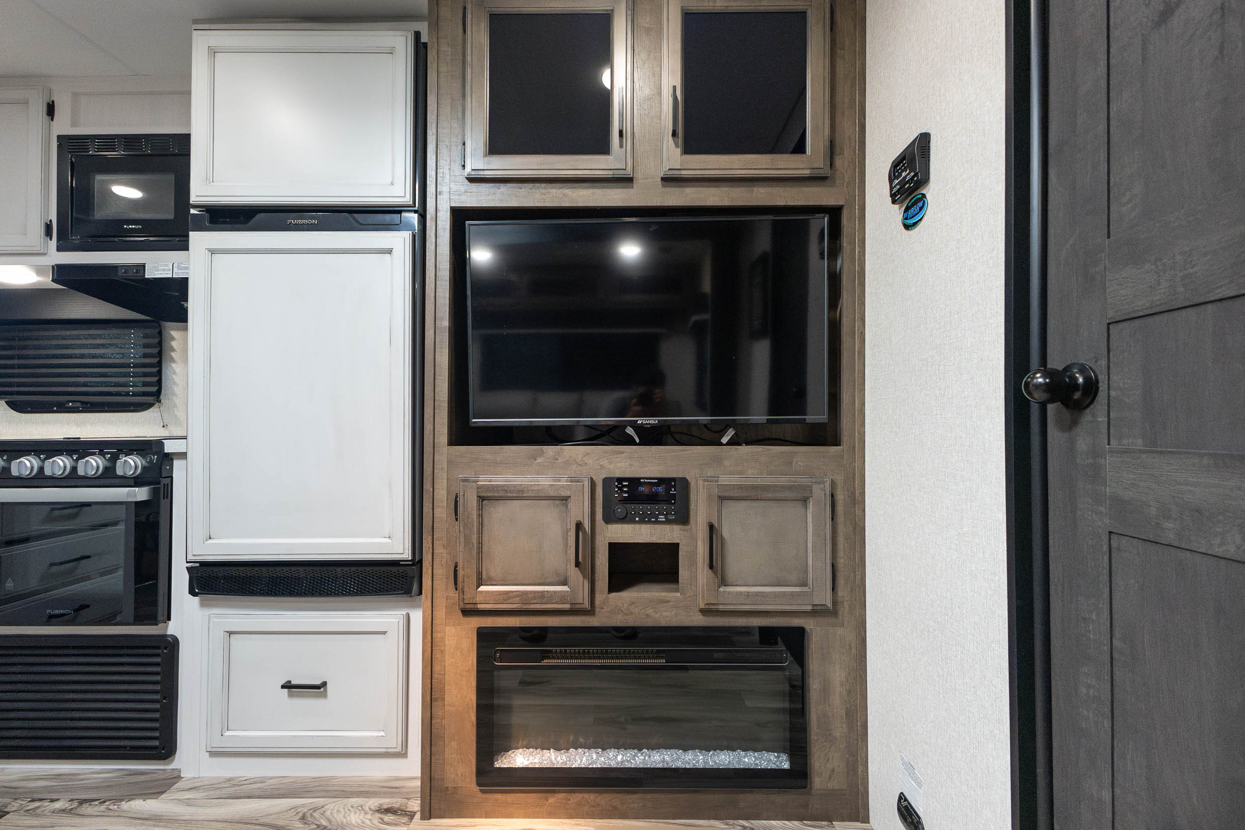 2022 Venture RV SportTrek Touring Edition TRAVEL TRAILER