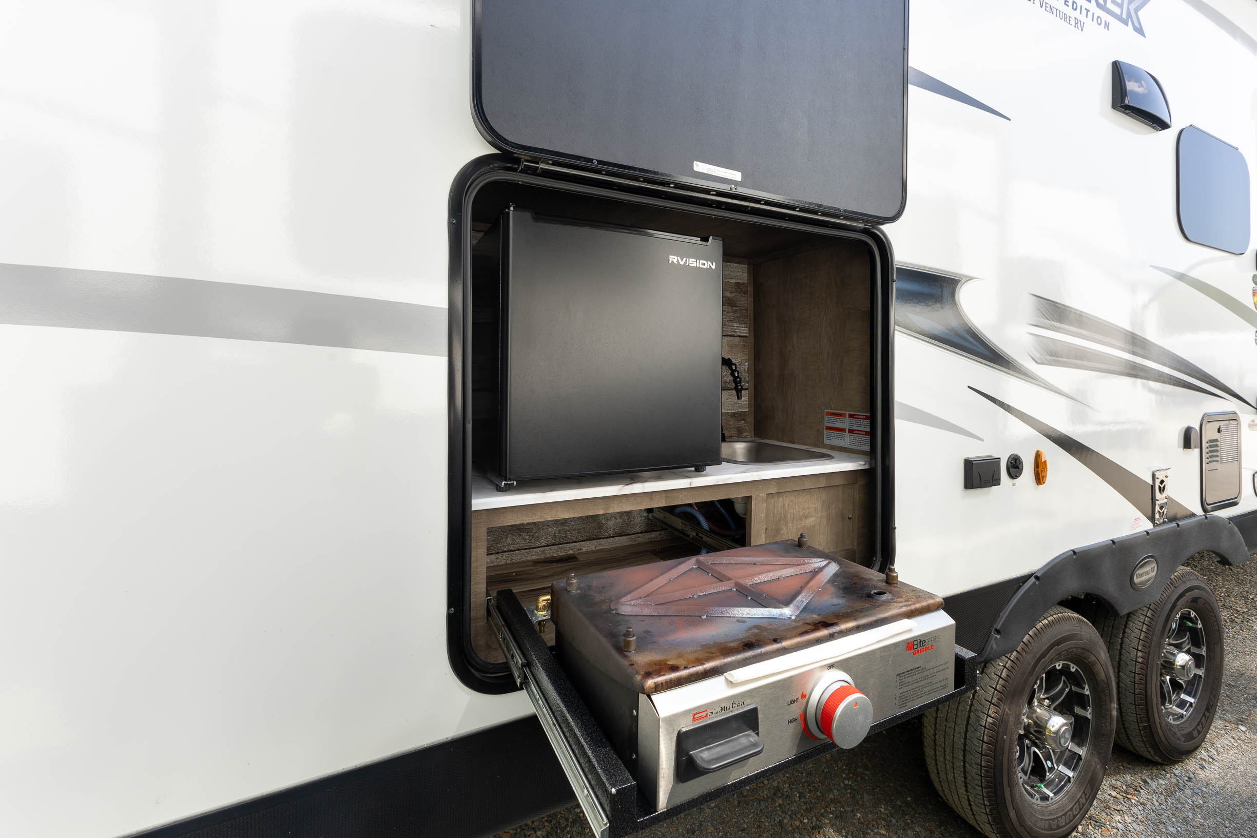 2022 Venture RV SportTrek Touring Edition TRAVEL TRAILER