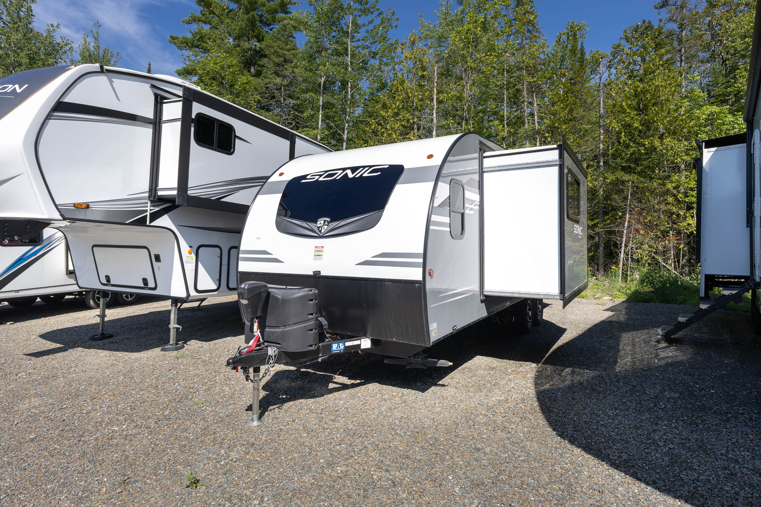 2023 Venture RV Sonic TRAVEL TRAILER