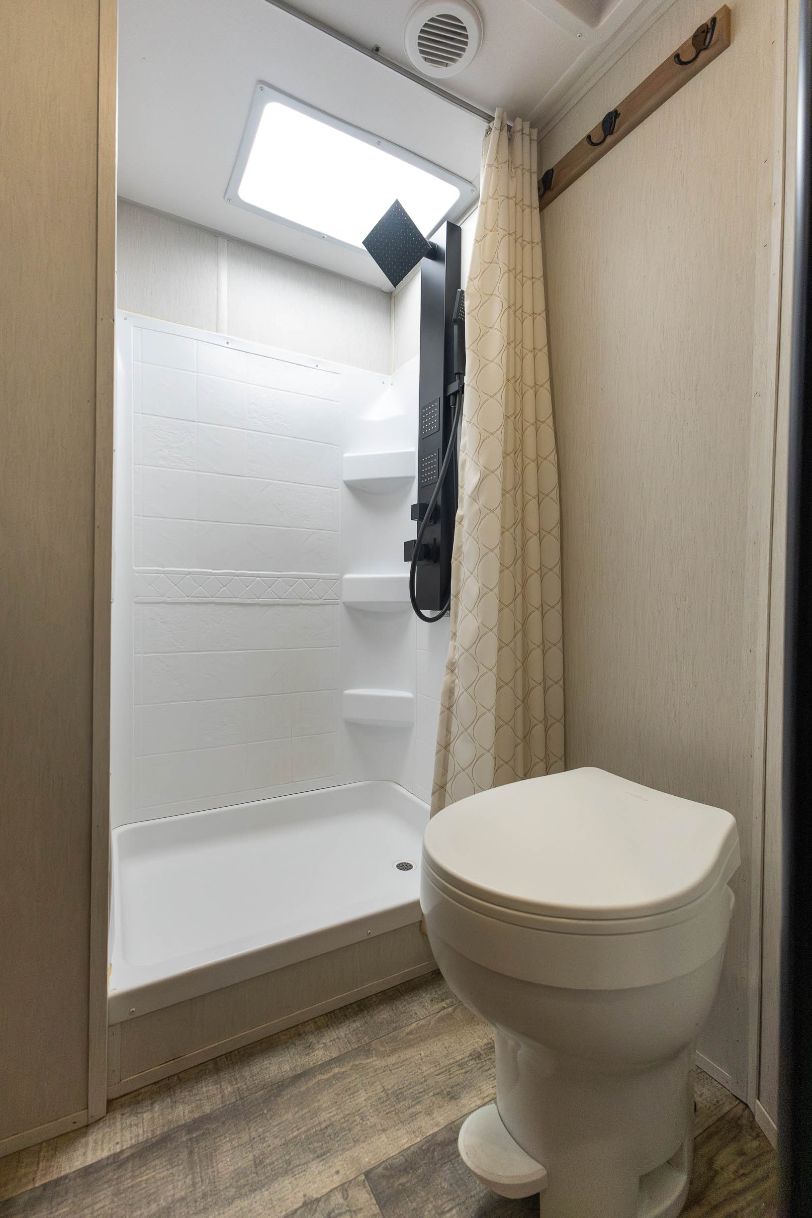 2024 Forest River Cherokee Black Label 235MBBL FIFTH WHEEL