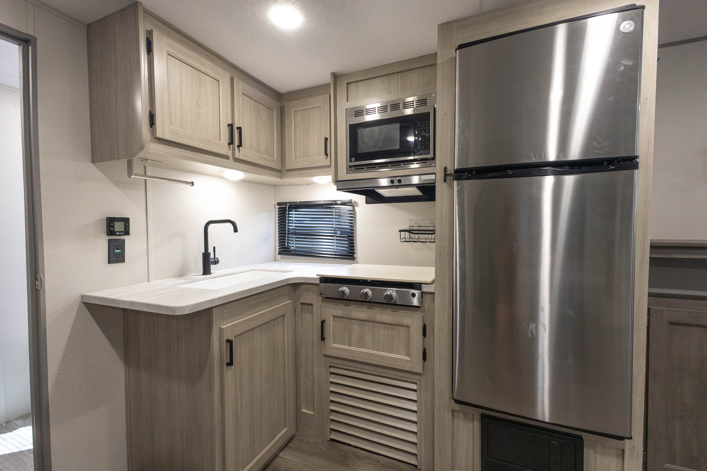 2025 Coachmen Catalina Summit Series 8 271DBS TRAVEL TRAILER