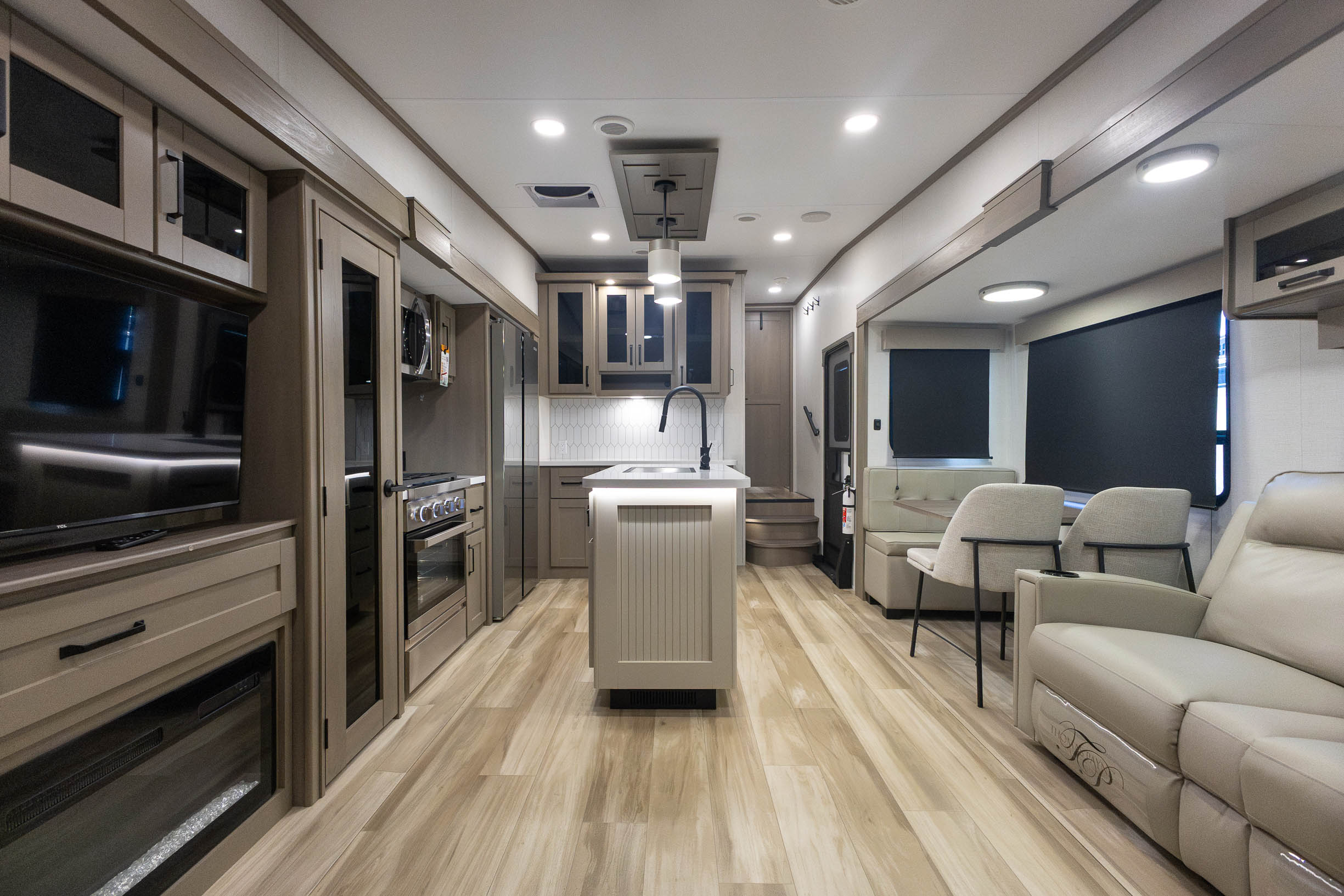 2025 Grand Design Reflection FW 303RLS FIFTH WHEEL