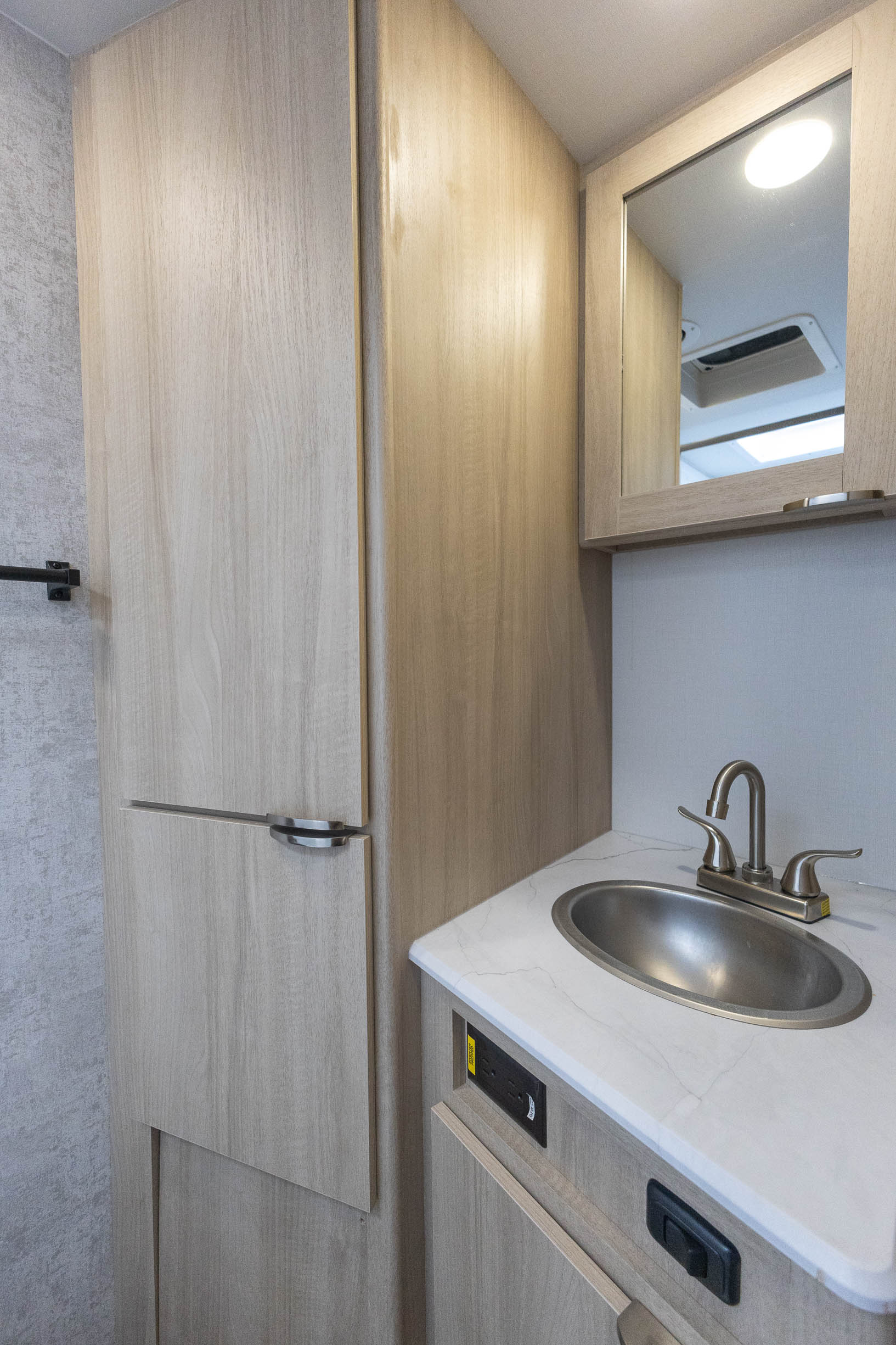 2025 Winnebago Micro Minnie 2108TB TRAVEL TRAILER