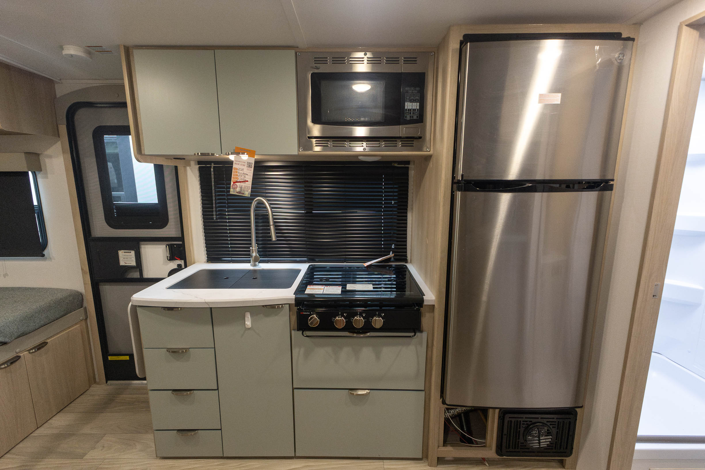 2025 Winnebago Micro Minnie 2108TB TRAVEL TRAILER