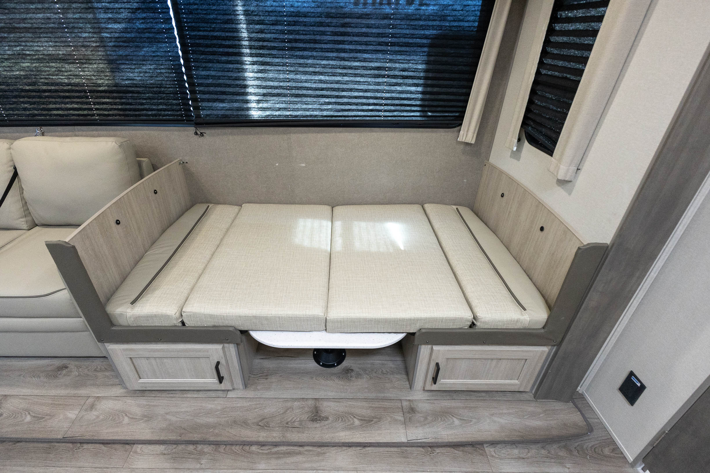 2026 Coachmen Catalina Legacy Edition 333DORM TRAVEL TRAILER
