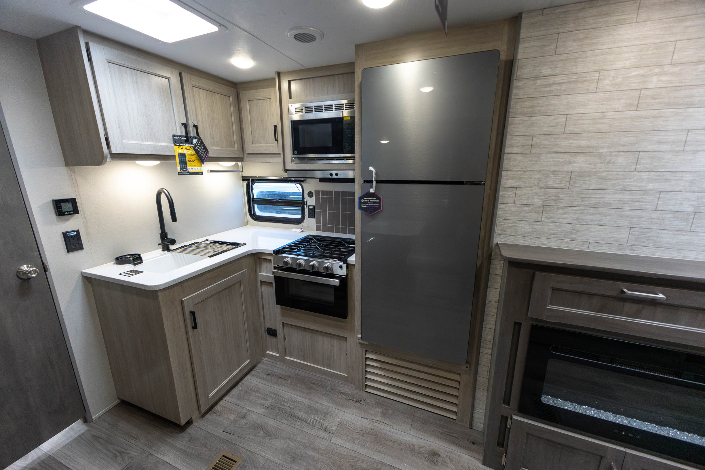 2026 Coachmen Catalina Legacy Edition 333DORM TRAVEL TRAILER