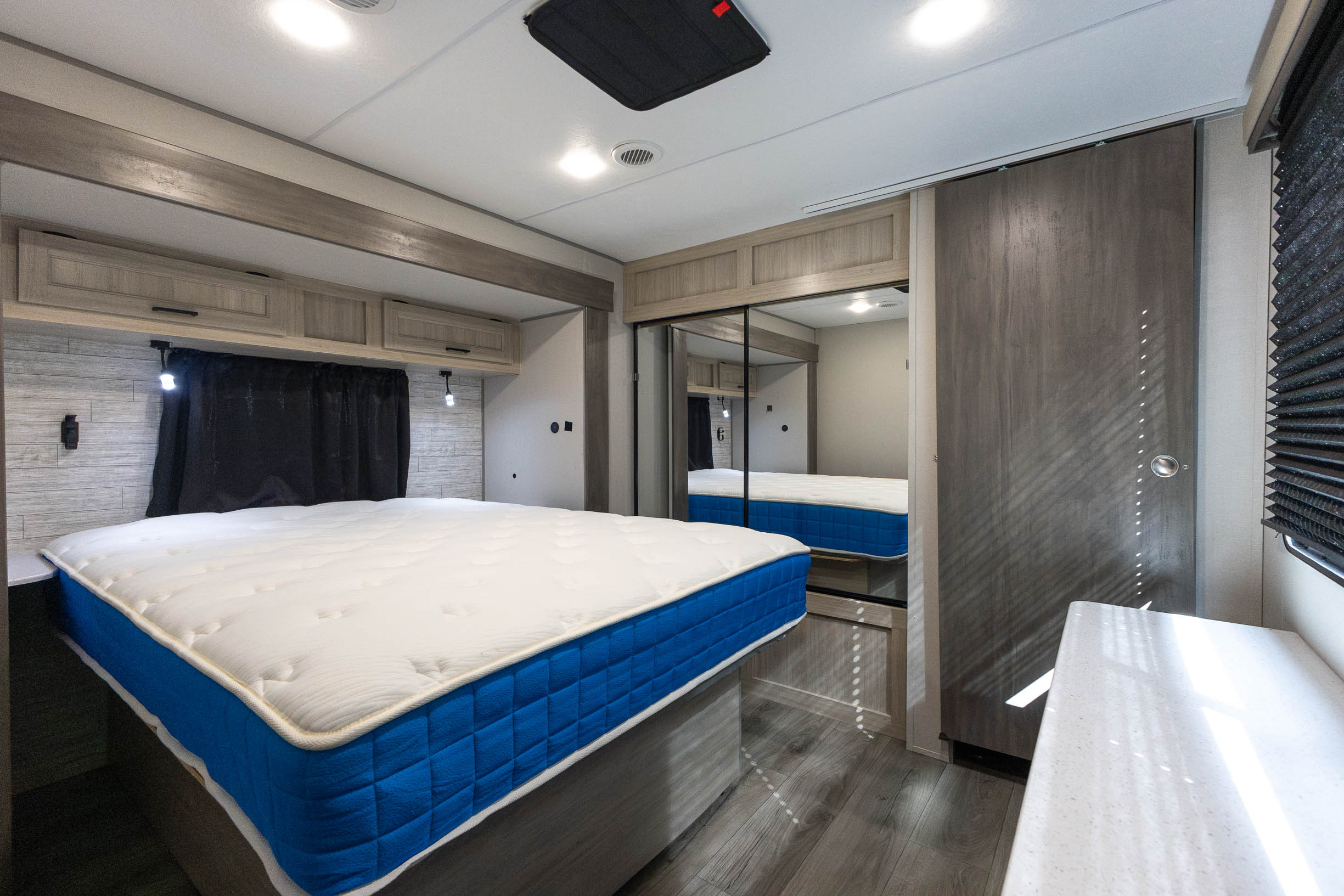 2026 Coachmen Catalina Legacy Edition 303RKDS TRAVEL TRAILER