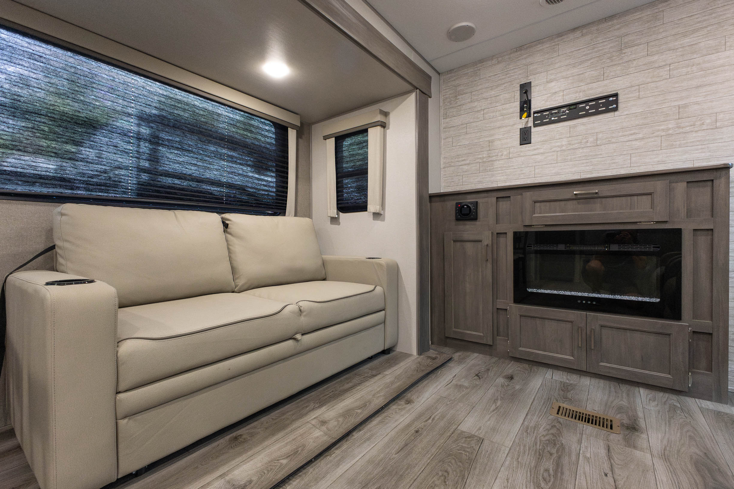 2026 Coachmen Catalina Legacy Edition 303RKDS TRAVEL TRAILER