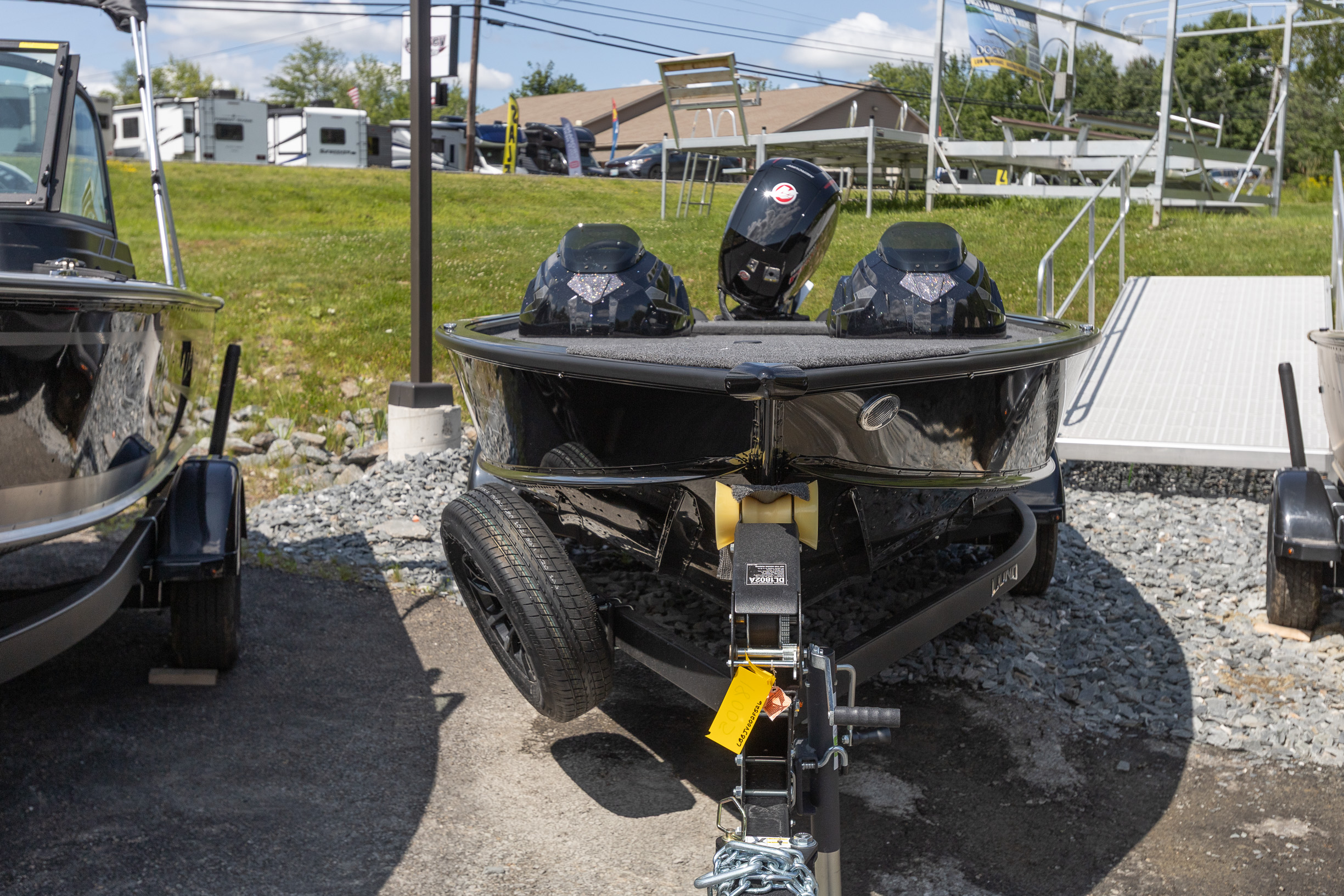 2026 Lund 1875 Pro V Bass XS — photo 1 of 21