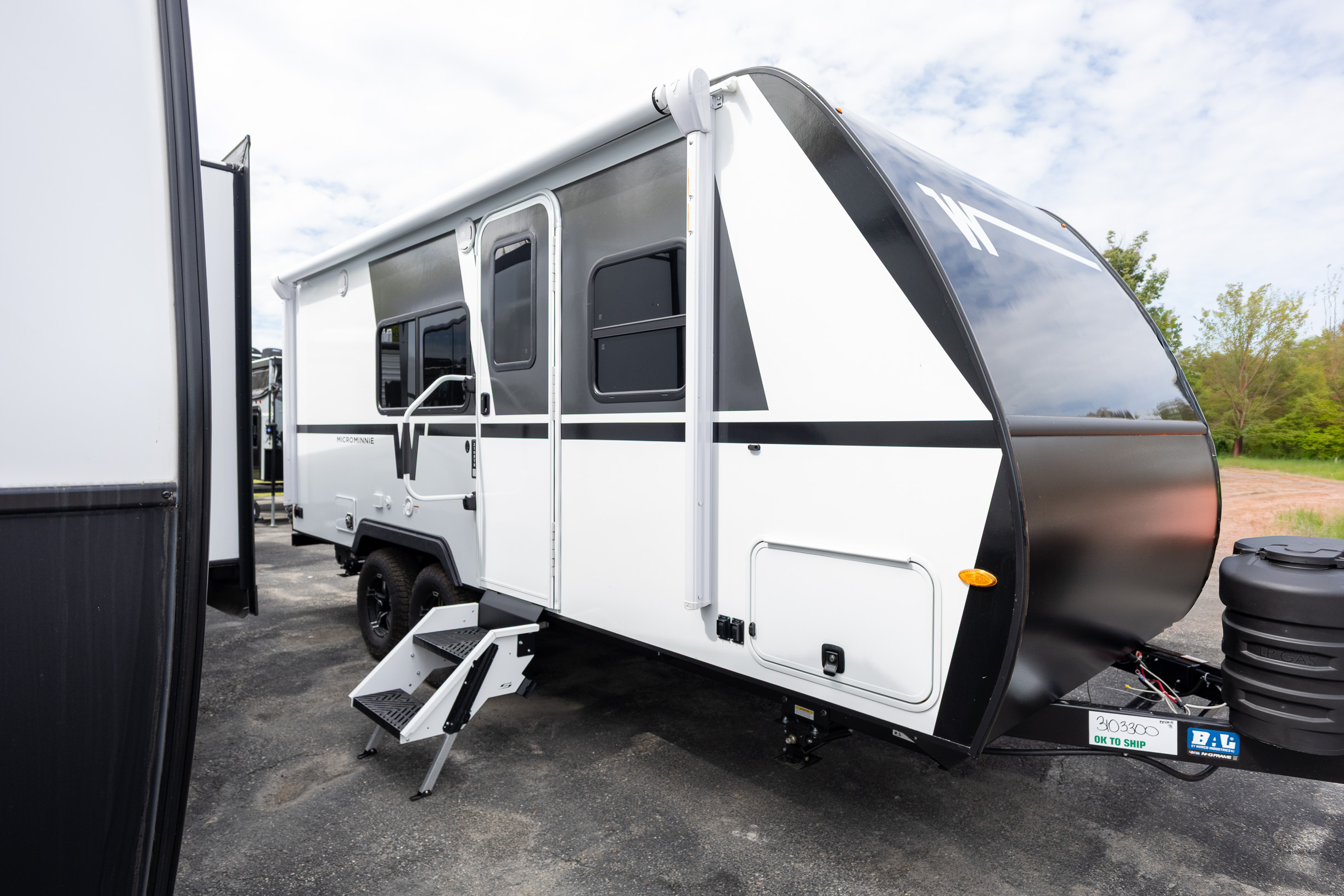 2026 Winnebago Micro Minnie 2108TB TRAVEL TRAILER