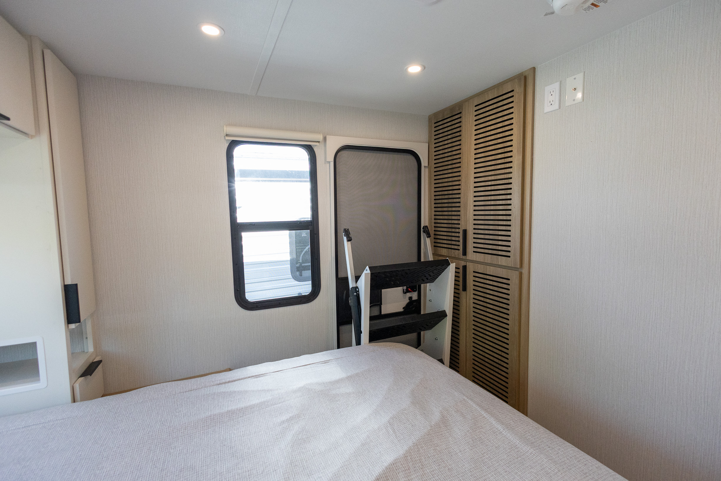 2026 Winnebago Thrive 24RKS TRAVEL TRAILER
