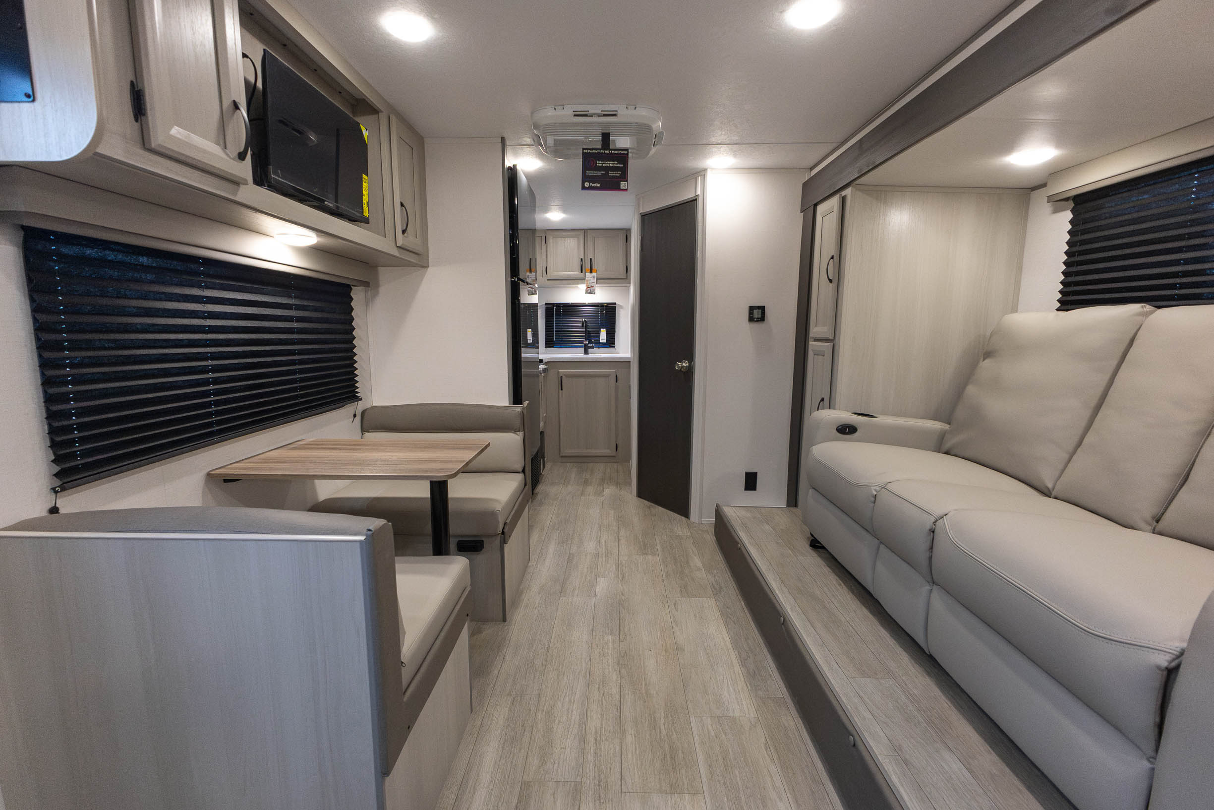 2027 Coachmen Catalina Summit Series 7 194RBS TRAVEL TRAILER