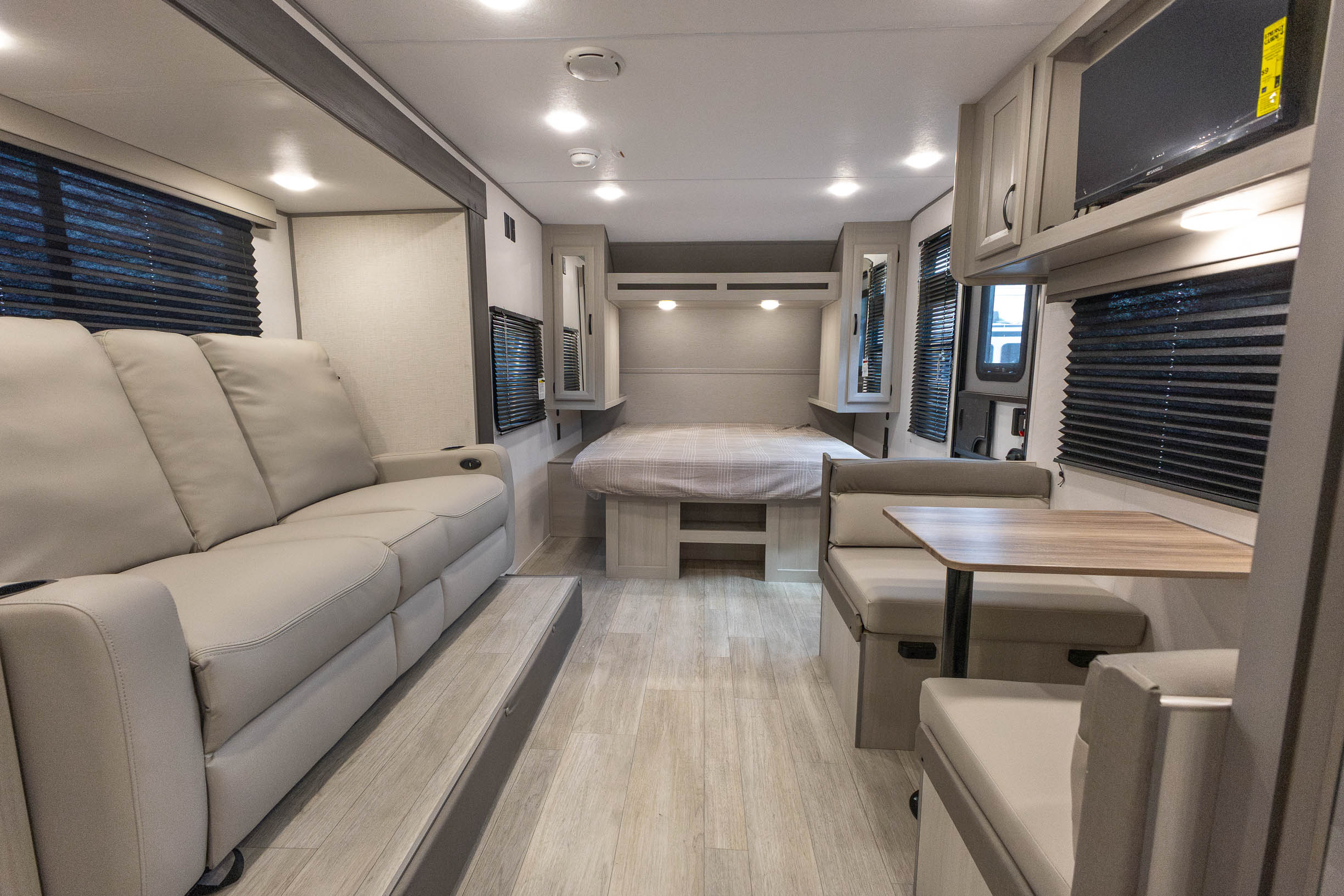 2027 Coachmen Catalina Summit Series 7 194RBS TRAVEL TRAILER