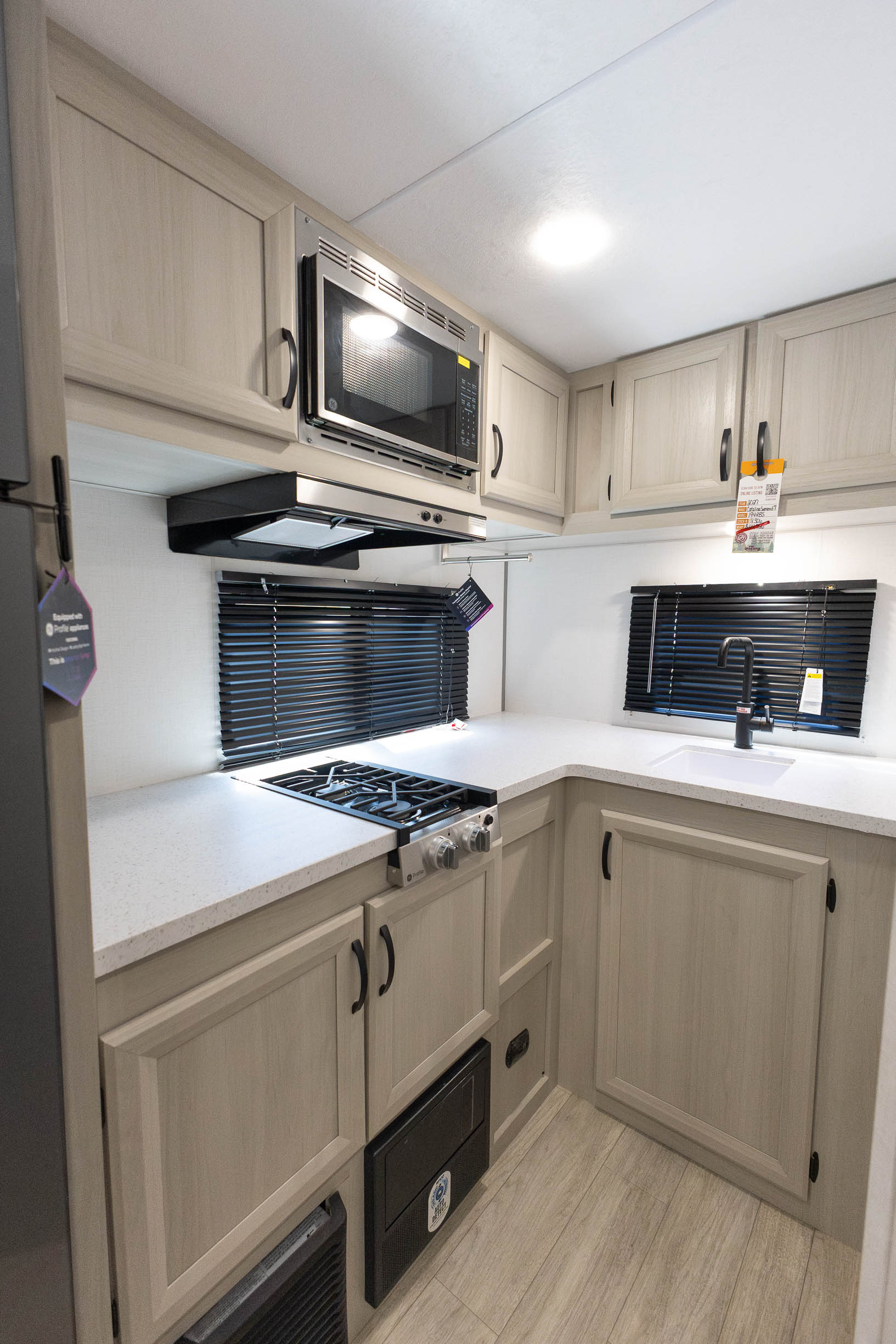 2027 Coachmen Catalina Summit Series 7 194RBS TRAVEL TRAILER