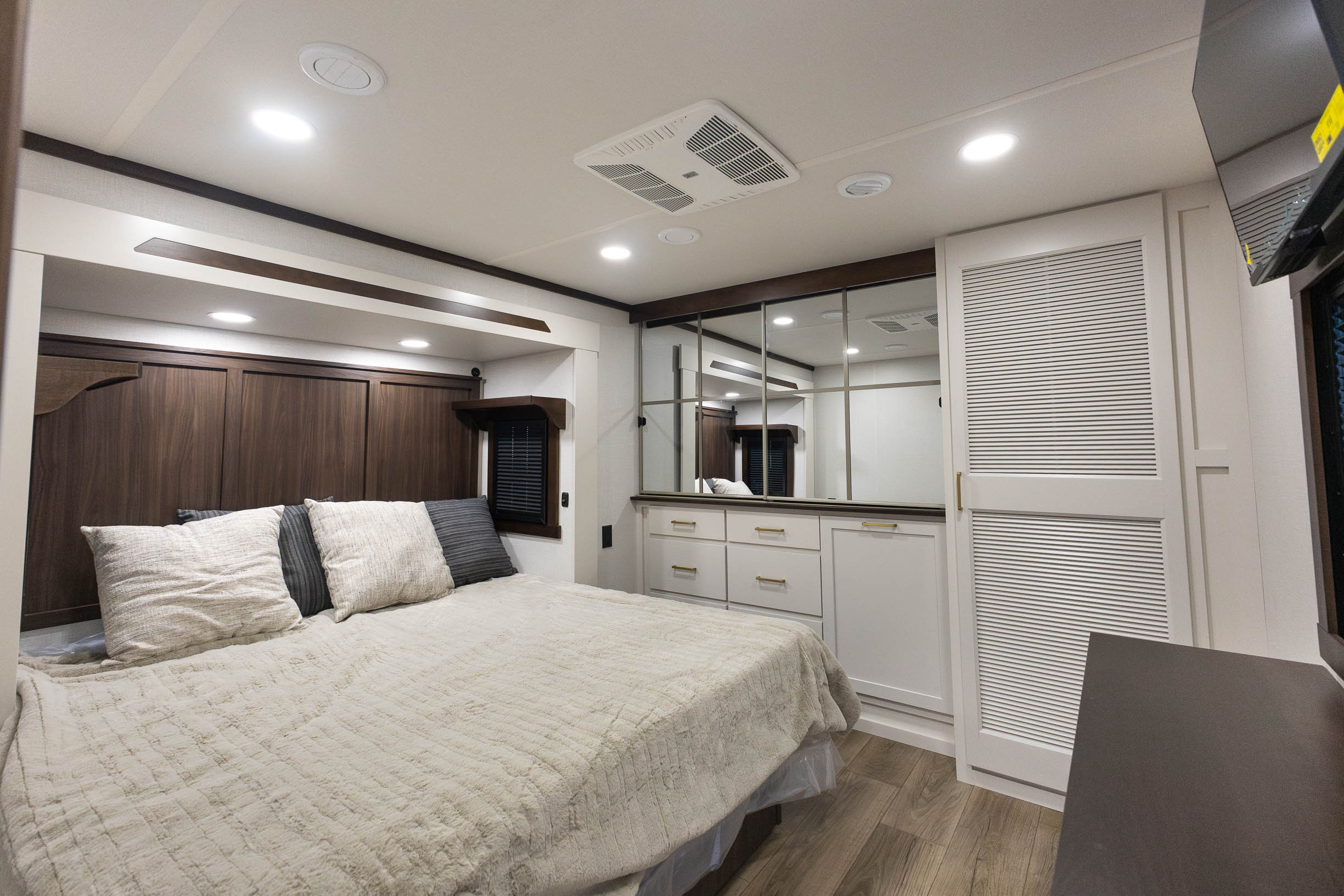 2027 Forest River Cedar Creek 390RKB FIFTH WHEEL