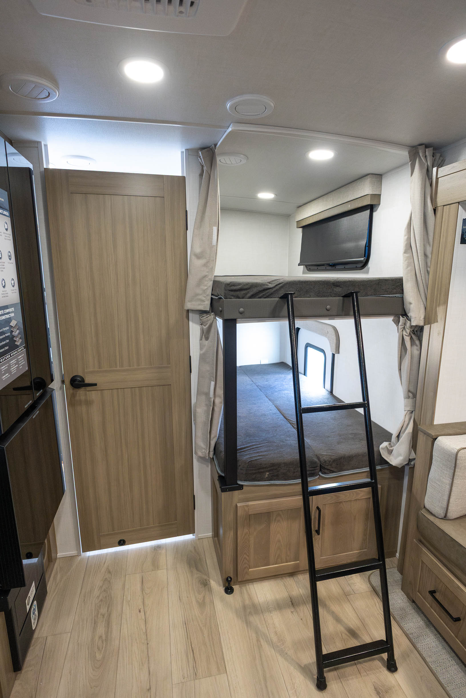 2027 Forest River Flagstaff Micro Lite 25DBH TRAVEL TRAILER