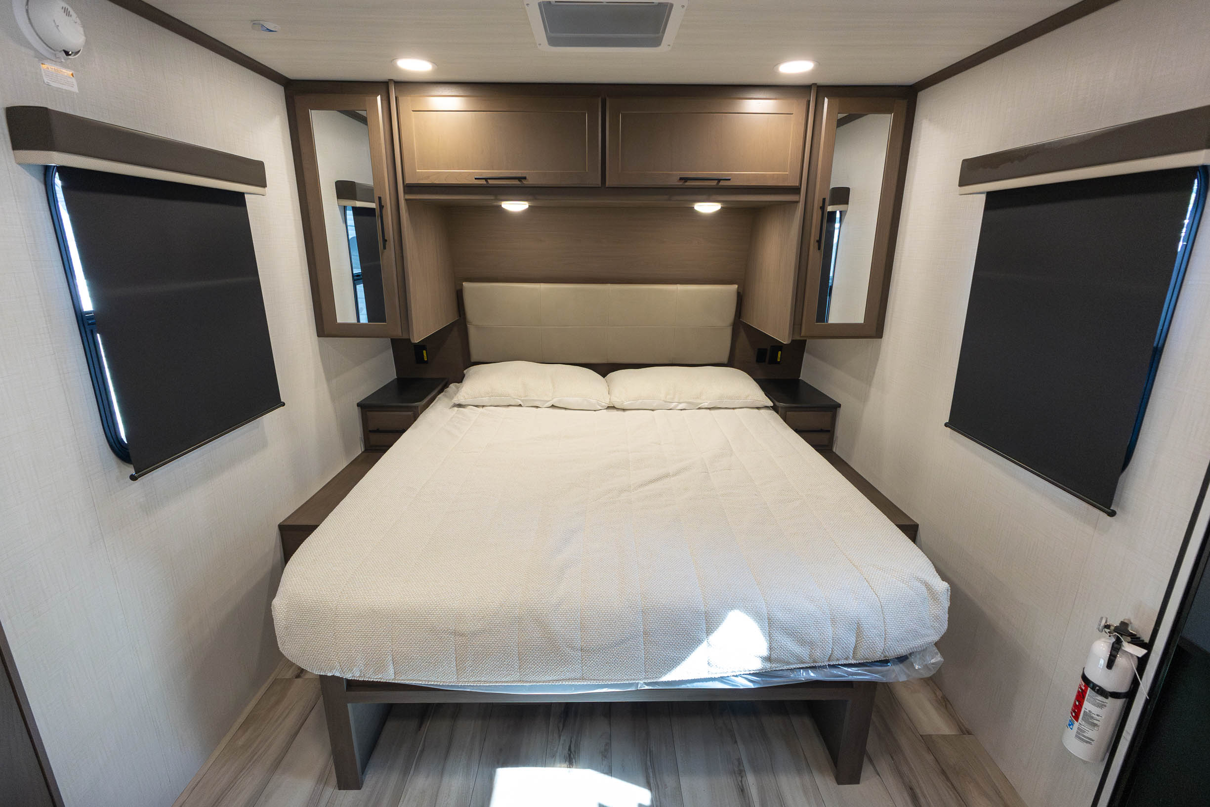 2027 Keystone RV Cougar Half-Ton 21LBK TRAVEL TRAILER