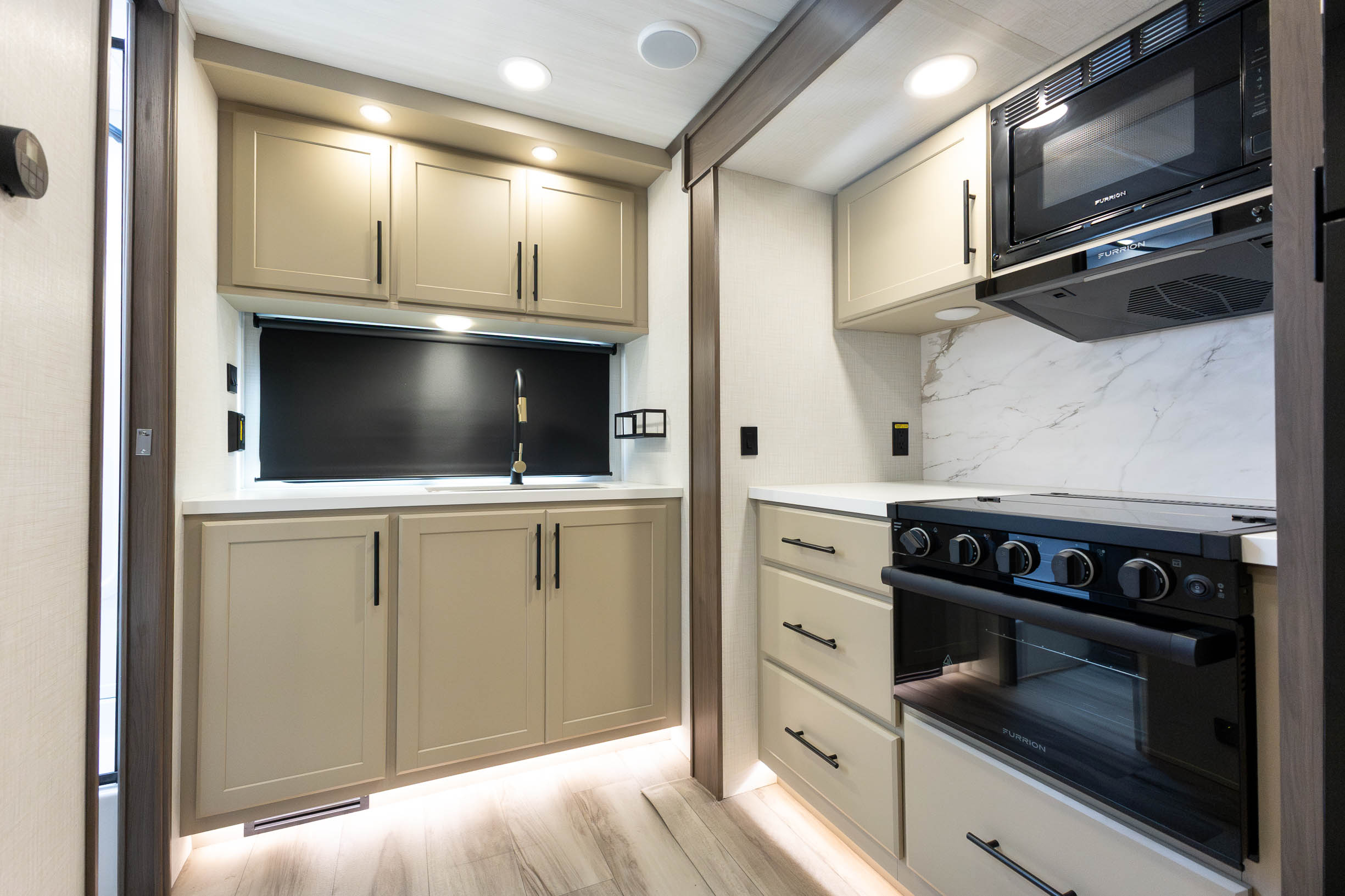 2027 Keystone RV Cougar Half-Ton 22MLS TRAVEL TRAILER