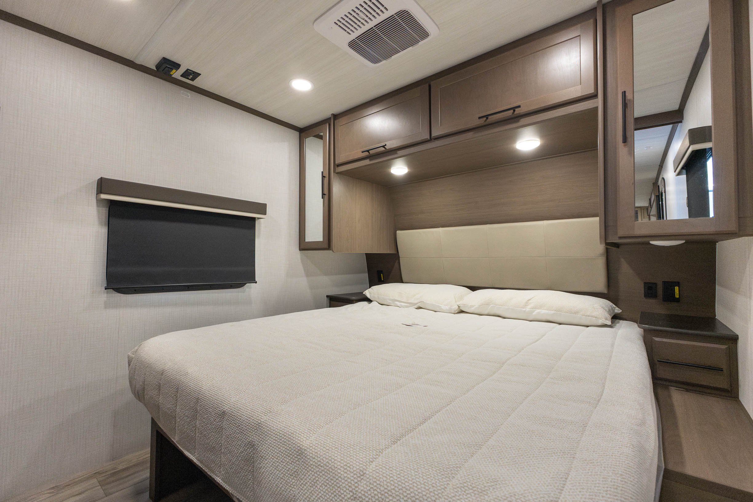 2027 Keystone RV Cougar Half-Ton 29RKE TRAVEL TRAILER