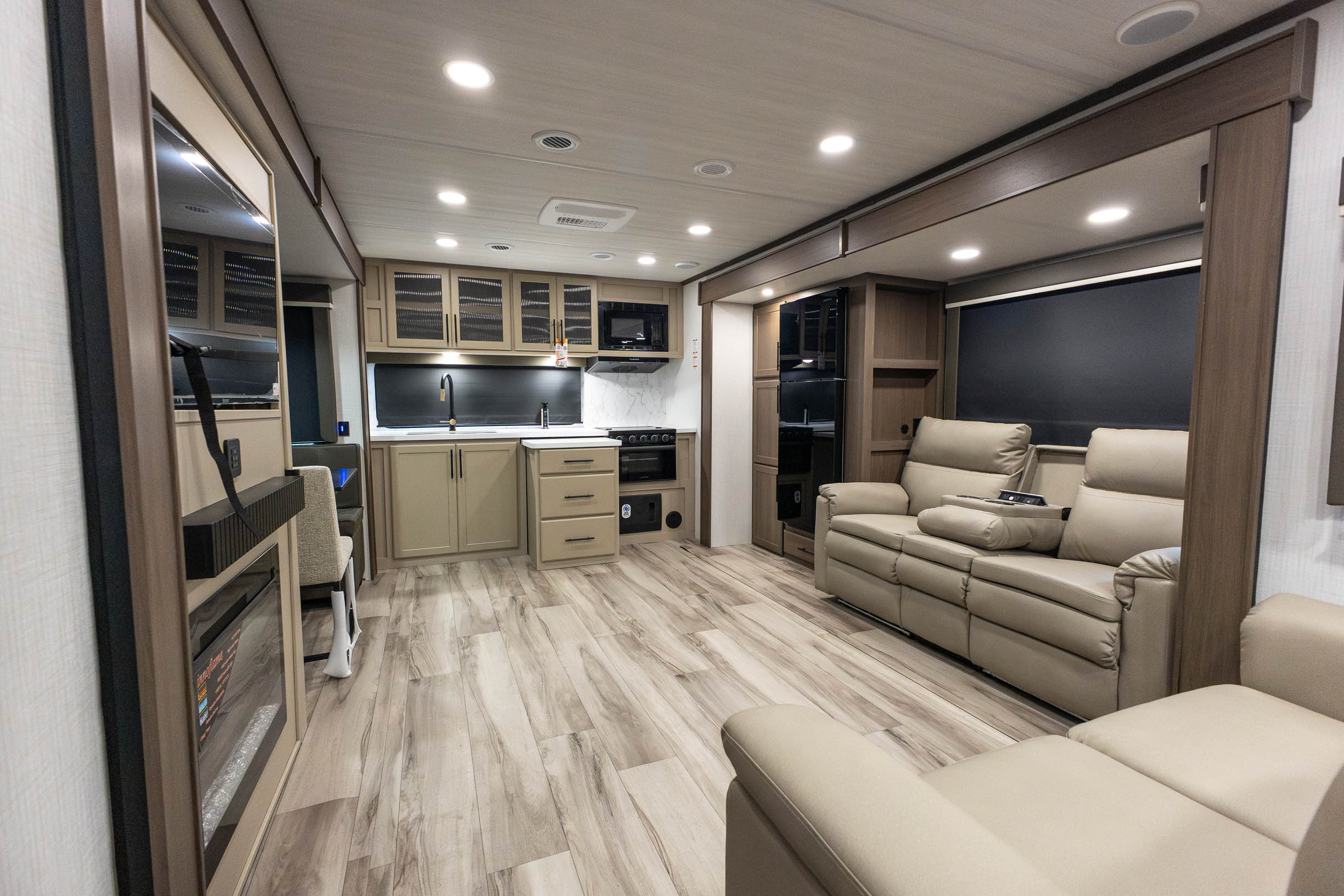 2027 Keystone RV Cougar Half-Ton 29RKE TRAVEL TRAILER