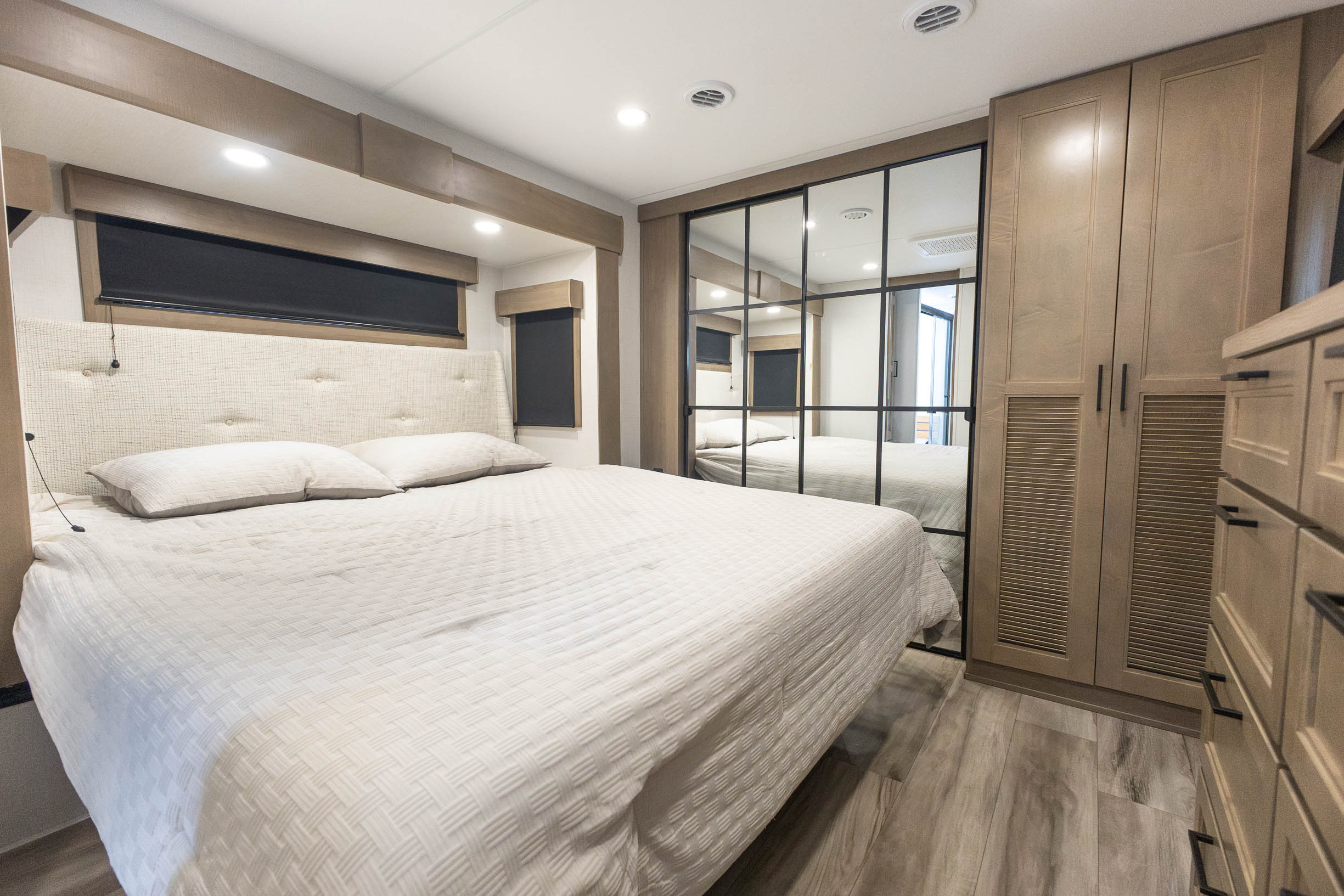 2027 KZ RV Durango 302RLT FIFTH WHEEL